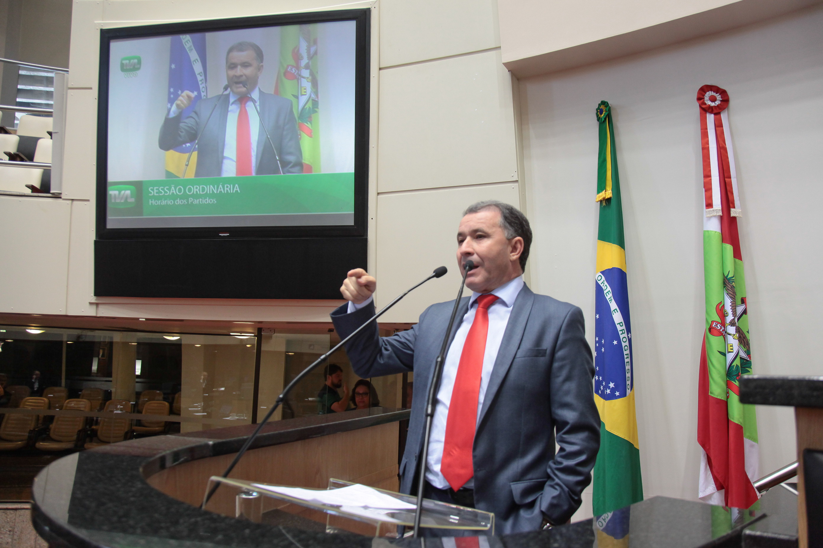 Deputado Valdir Cobalchini (PMDB) em Sessão Ordinária