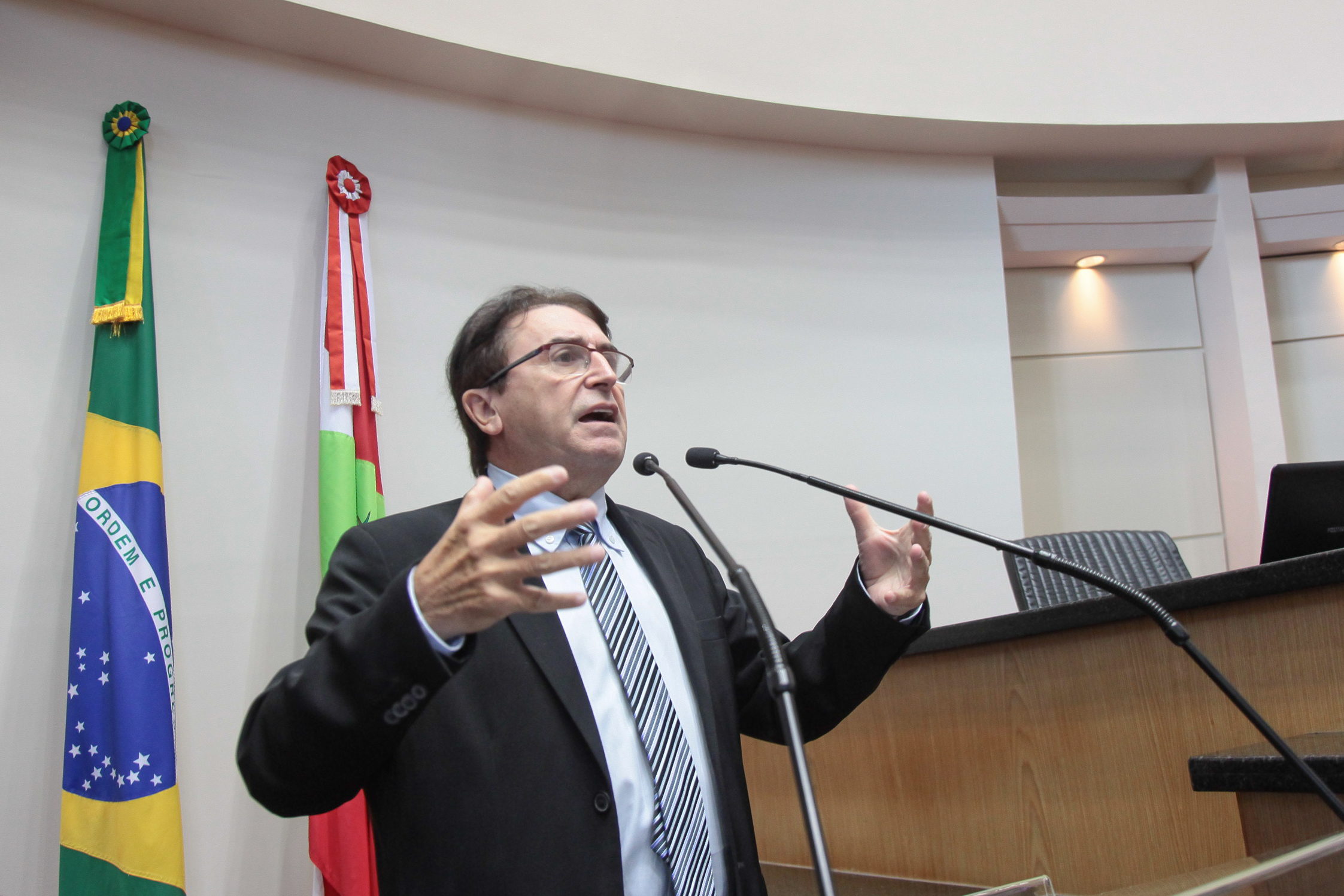 Deputado Antonio Aguiar (PMDB) 	em Sessão Ordinária
