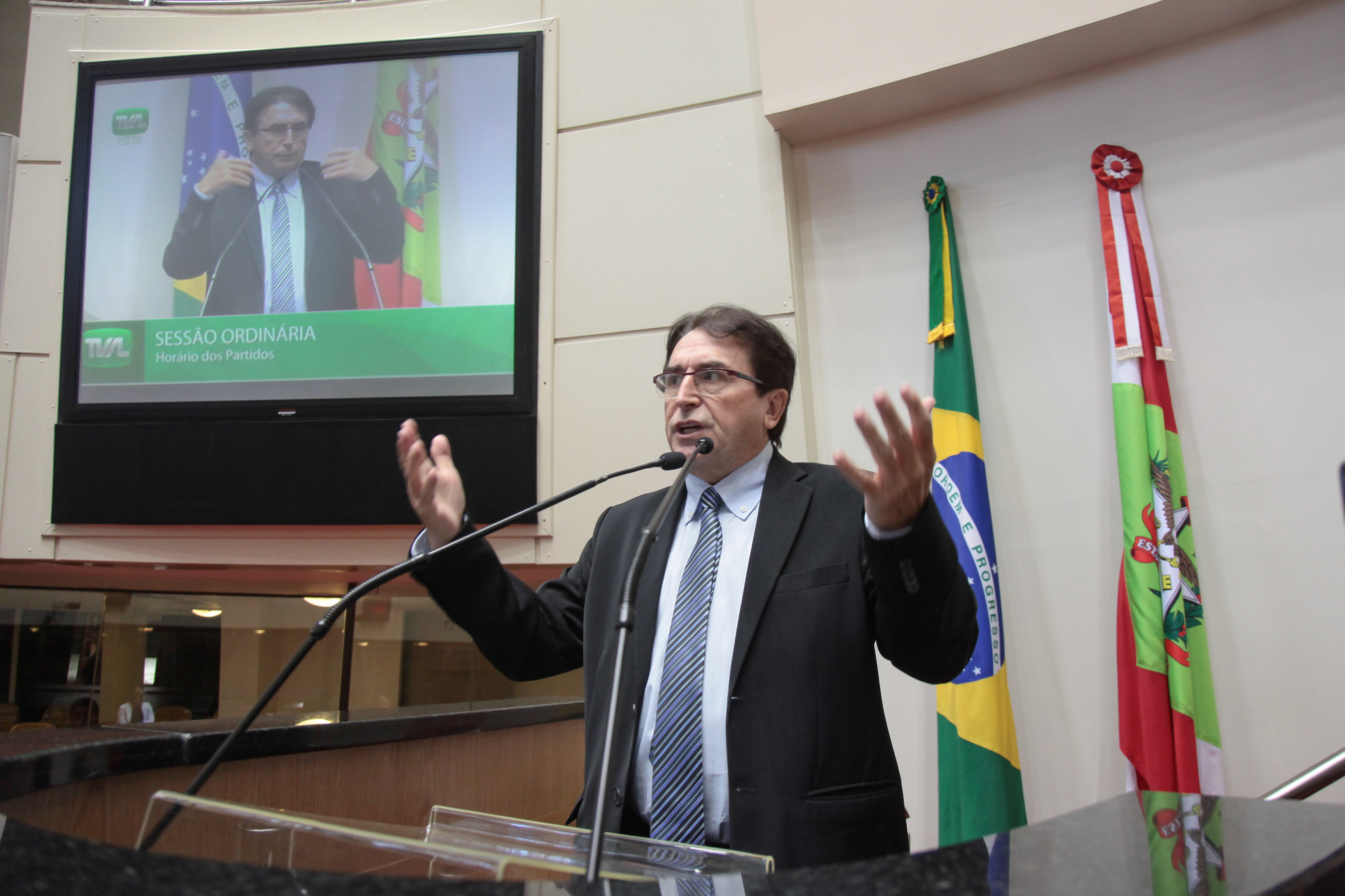 Deputado Antonio Aguiar (PMDB) 	em Sessão Ordinária