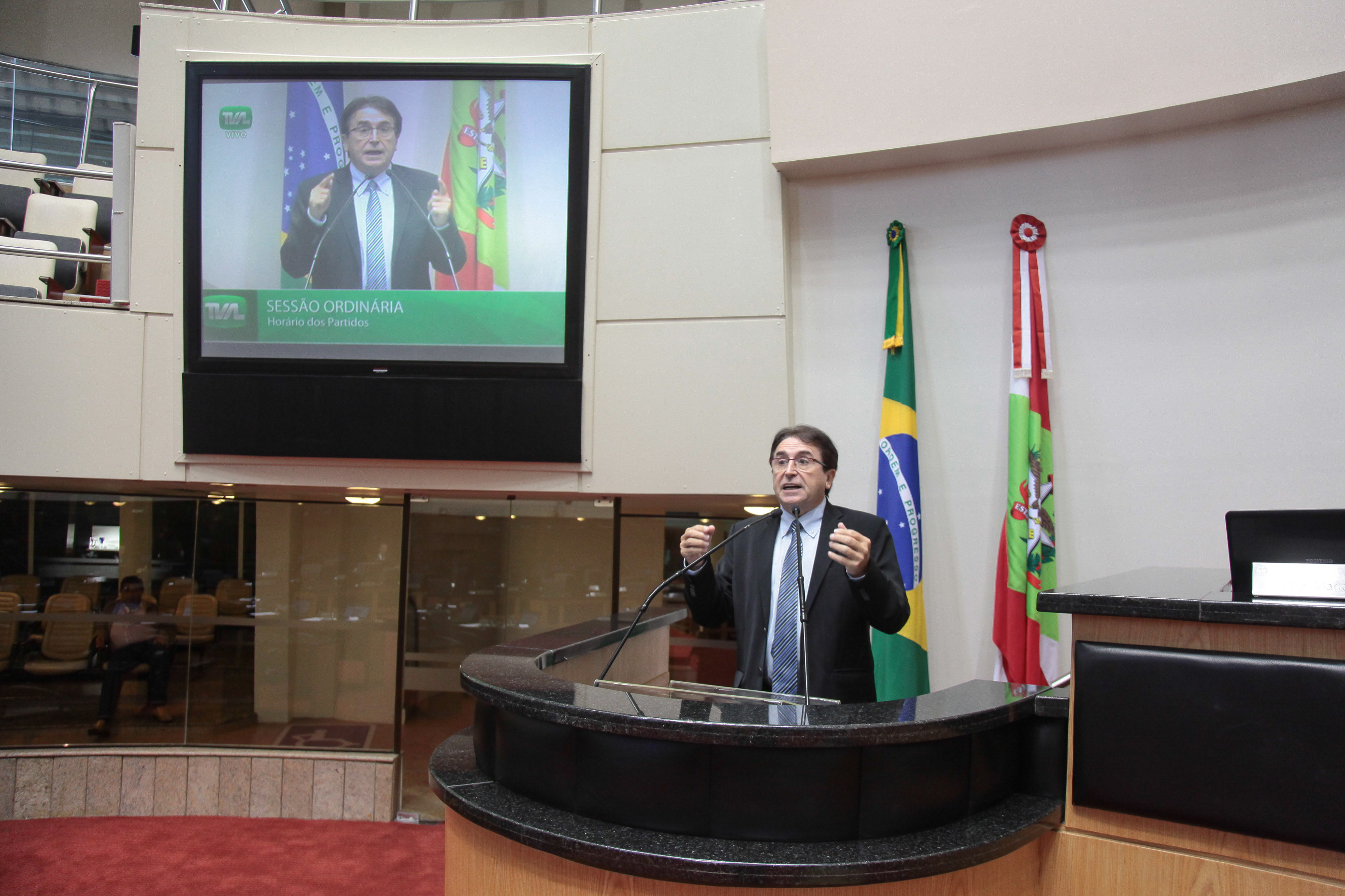 Deputado Antonio Aguiar (PMDB) 	em Sessão Ordinária