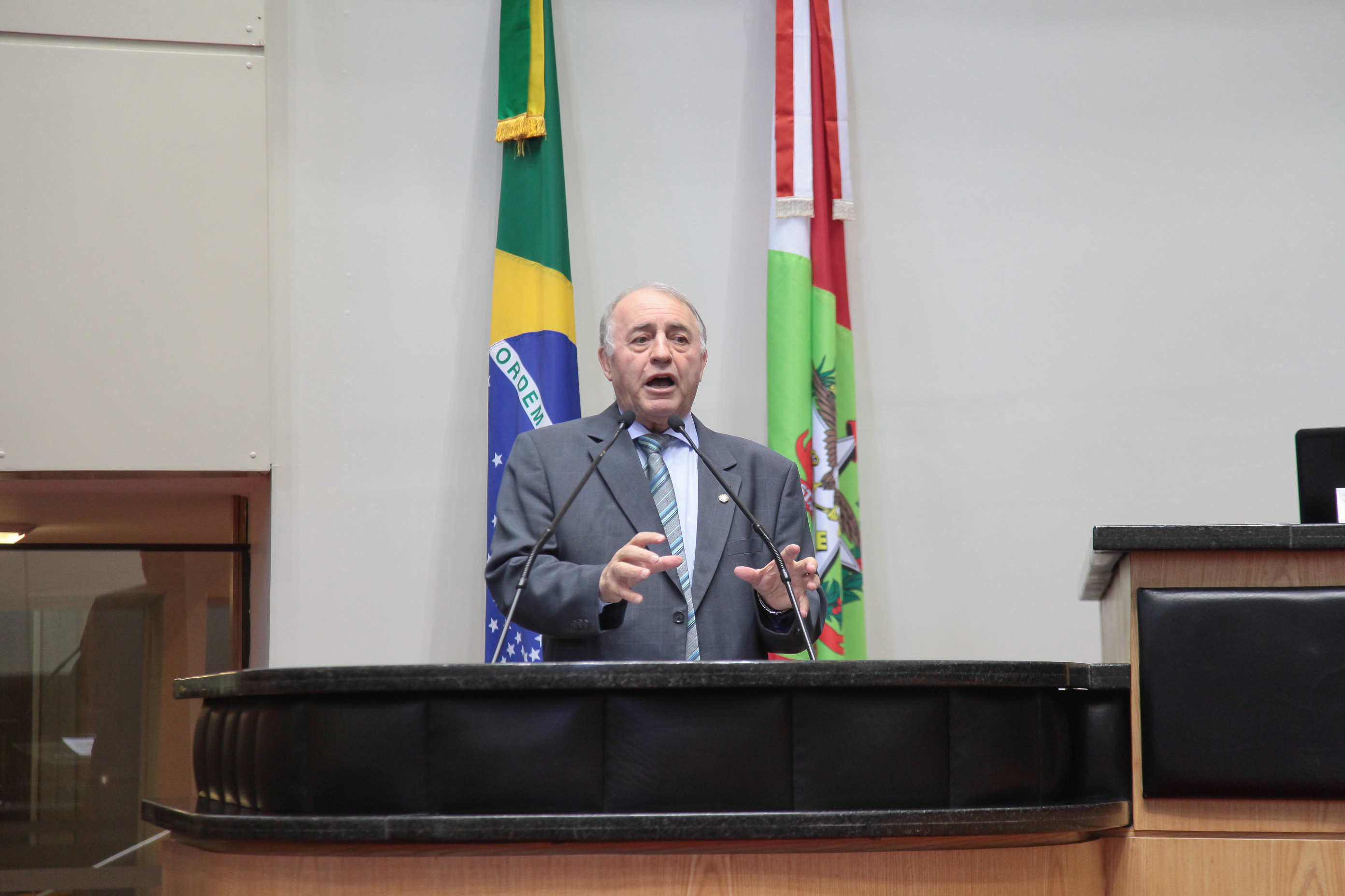 Deputado Natalino Lazare (PR) em Sessão Ordinária