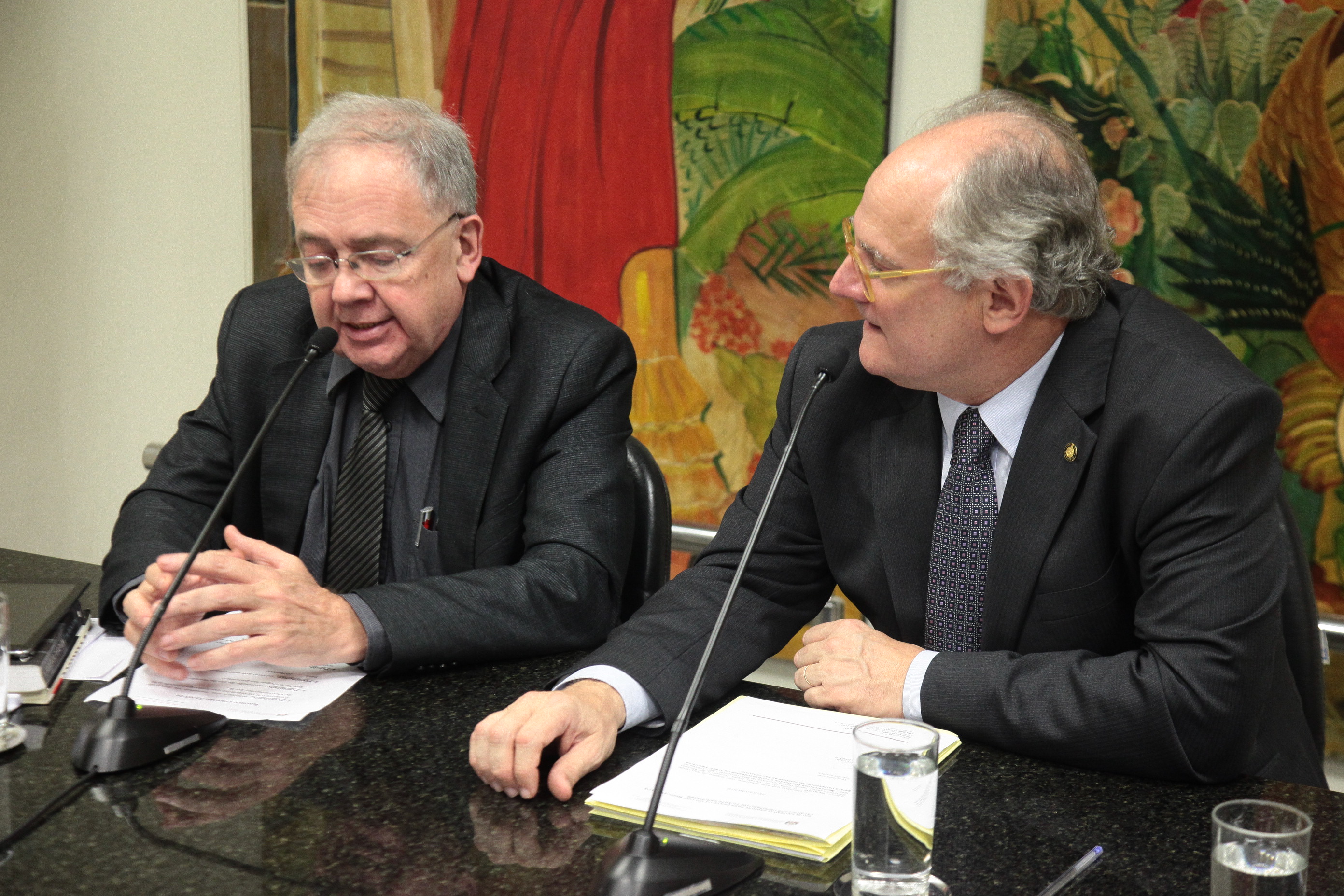 Comissão Parlamentar de Inquérito para investigar a falsificação de medicamentos em Santa Catarina.