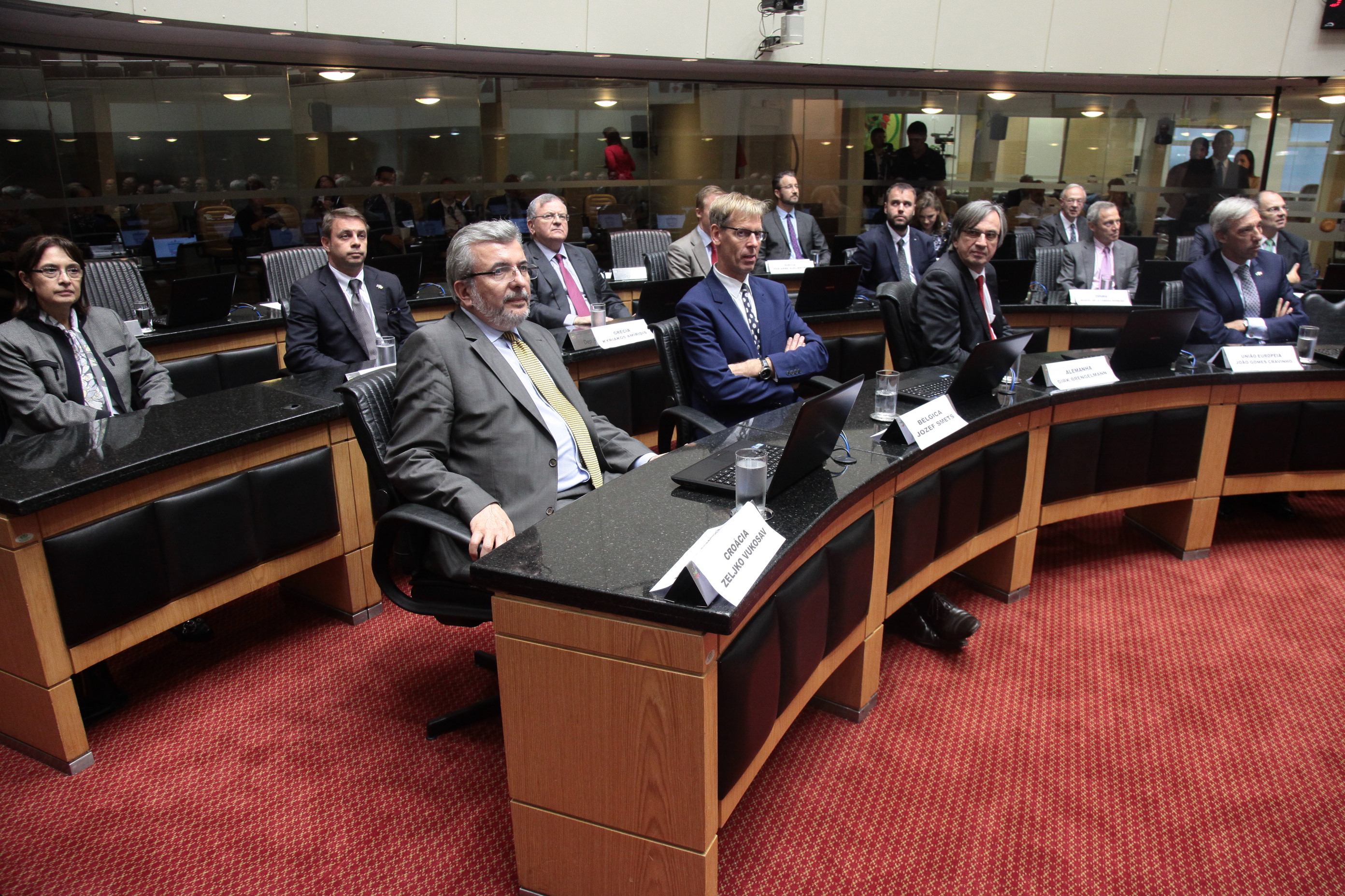 Comitiva da União Europeia visita Parlamento catarinense. Foto: Eduardo Guedes de Oliveira