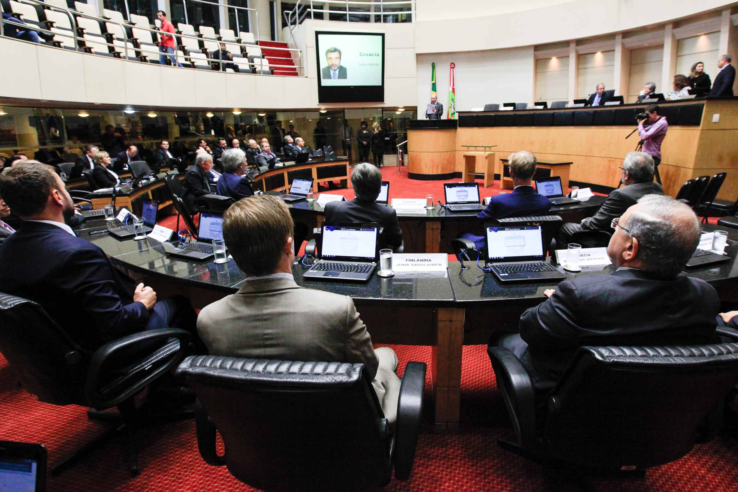 Comitiva da União Europeia visita Parlamento catarinense.
