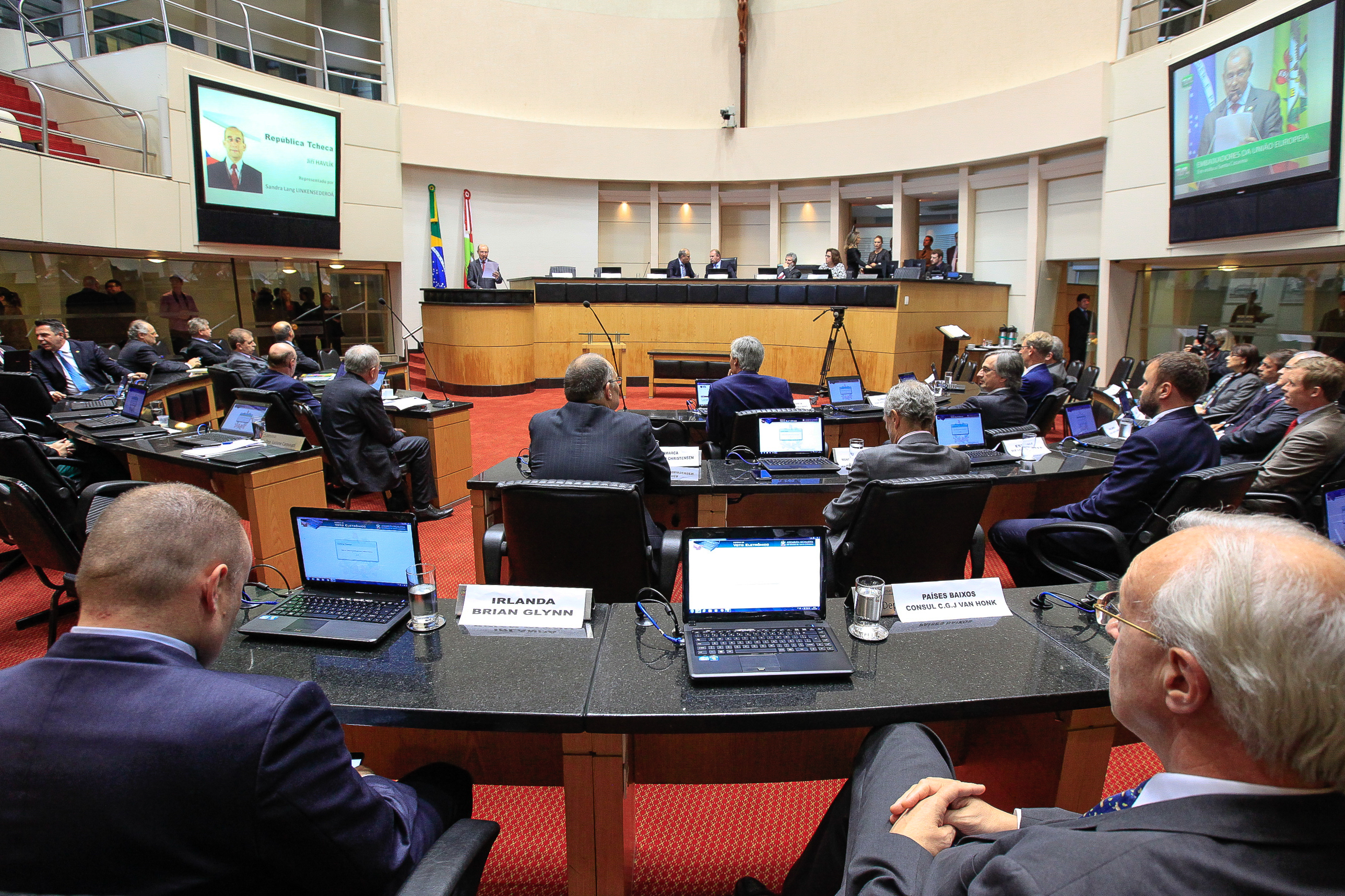 Comitiva da União Europeia visita Parlamento catarinense.