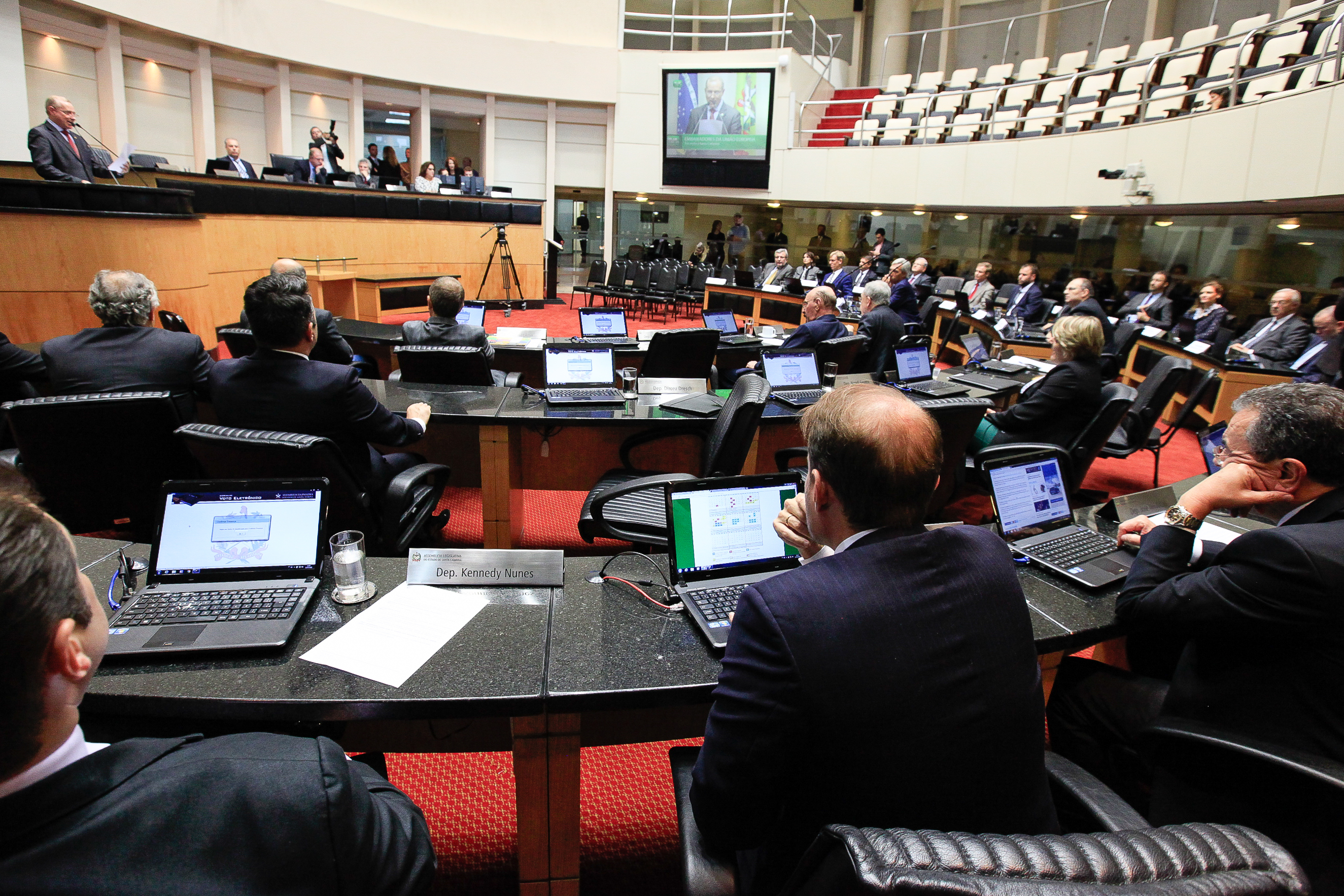 Comitiva da União Europeia visita Parlamento catarinense.