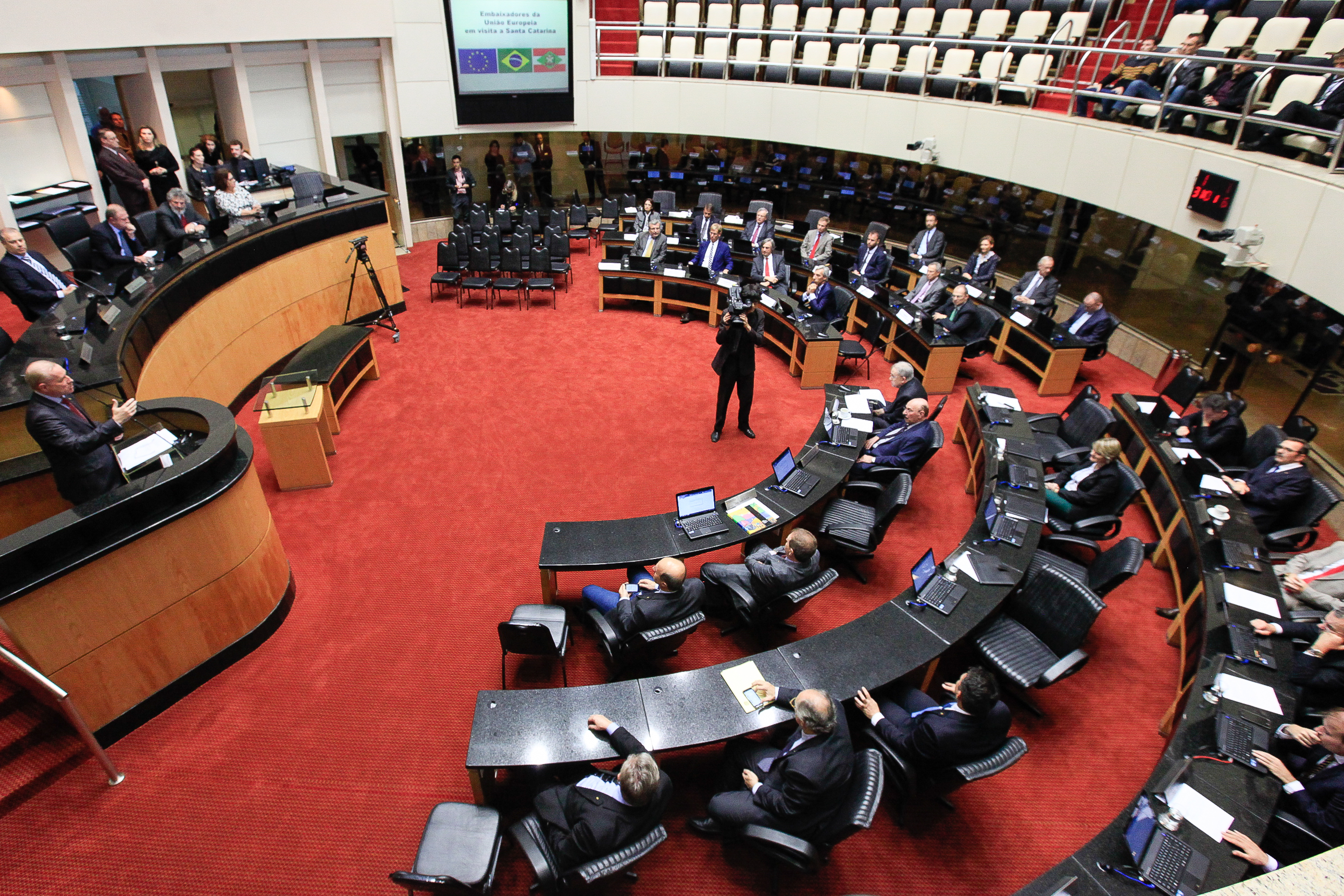 Comitiva da União Europeia visita Parlamento catarinense.