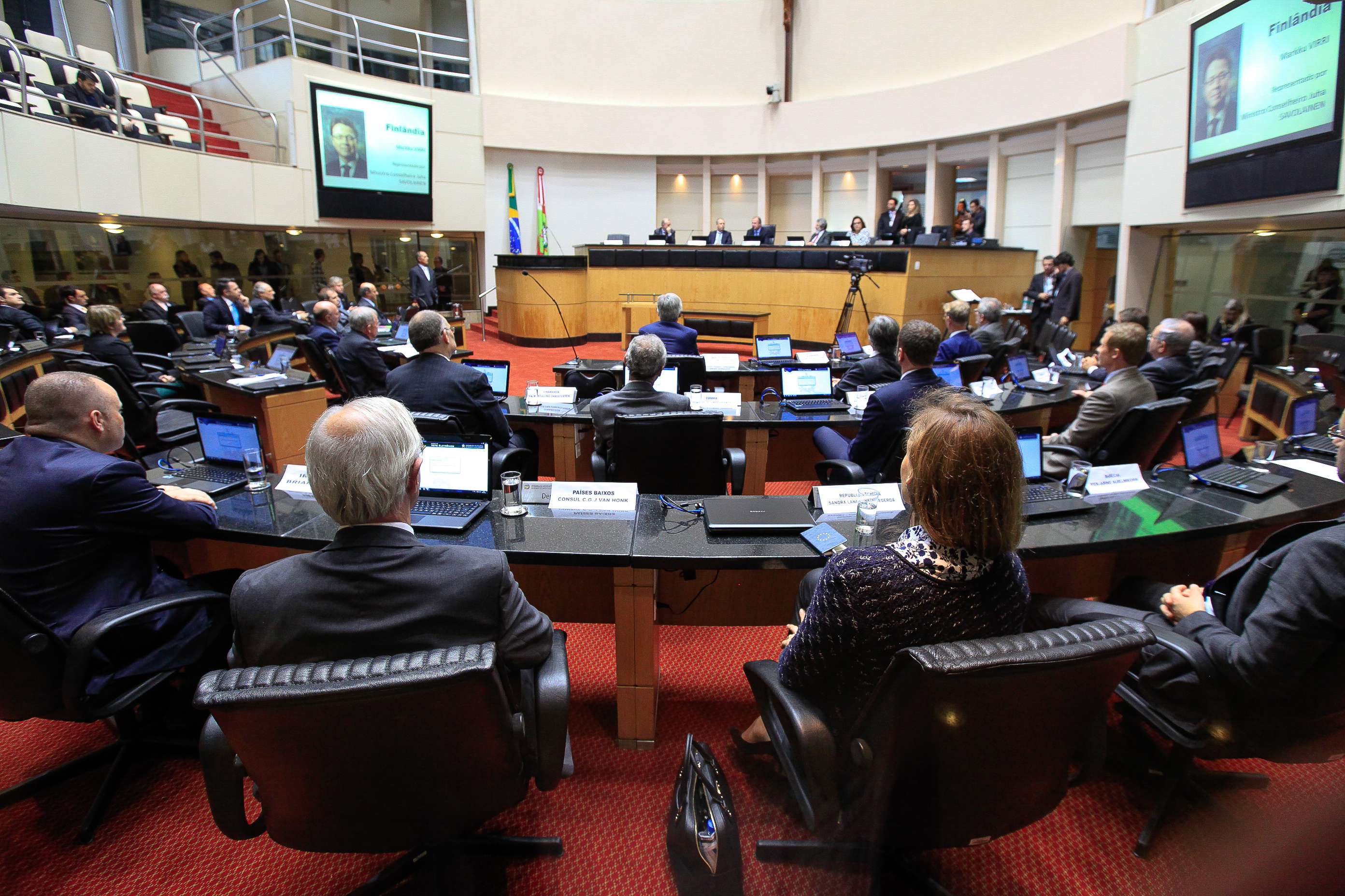 Comitiva da União Europeia visita Parlamento catarinense.