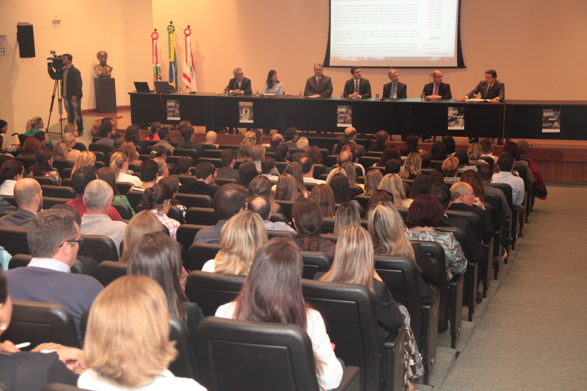 Audiência debate promoção da aprendizagem profissional em SC