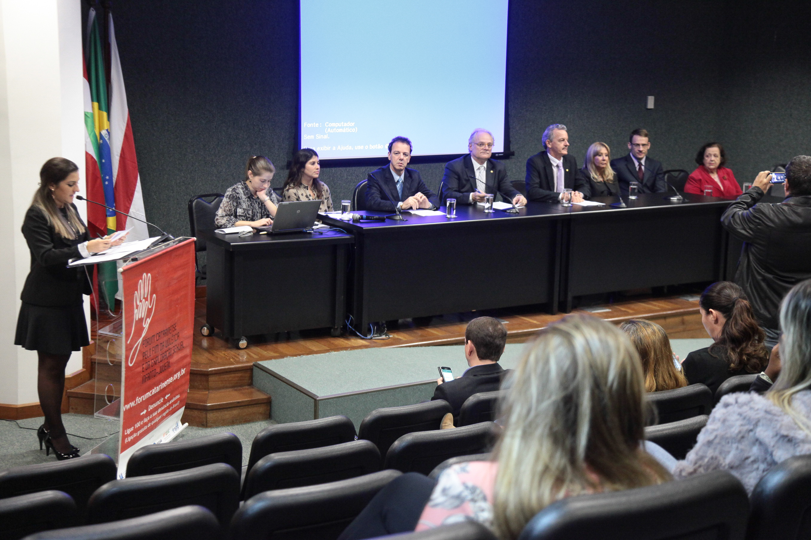 Colóquio estadual sobre o combate da violência sexual de crianças e adolescentes.