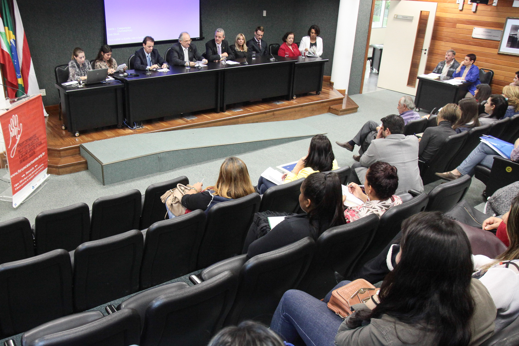 Colóquio estadual sobre o combate da violência sexual de crianças e adolescentes.