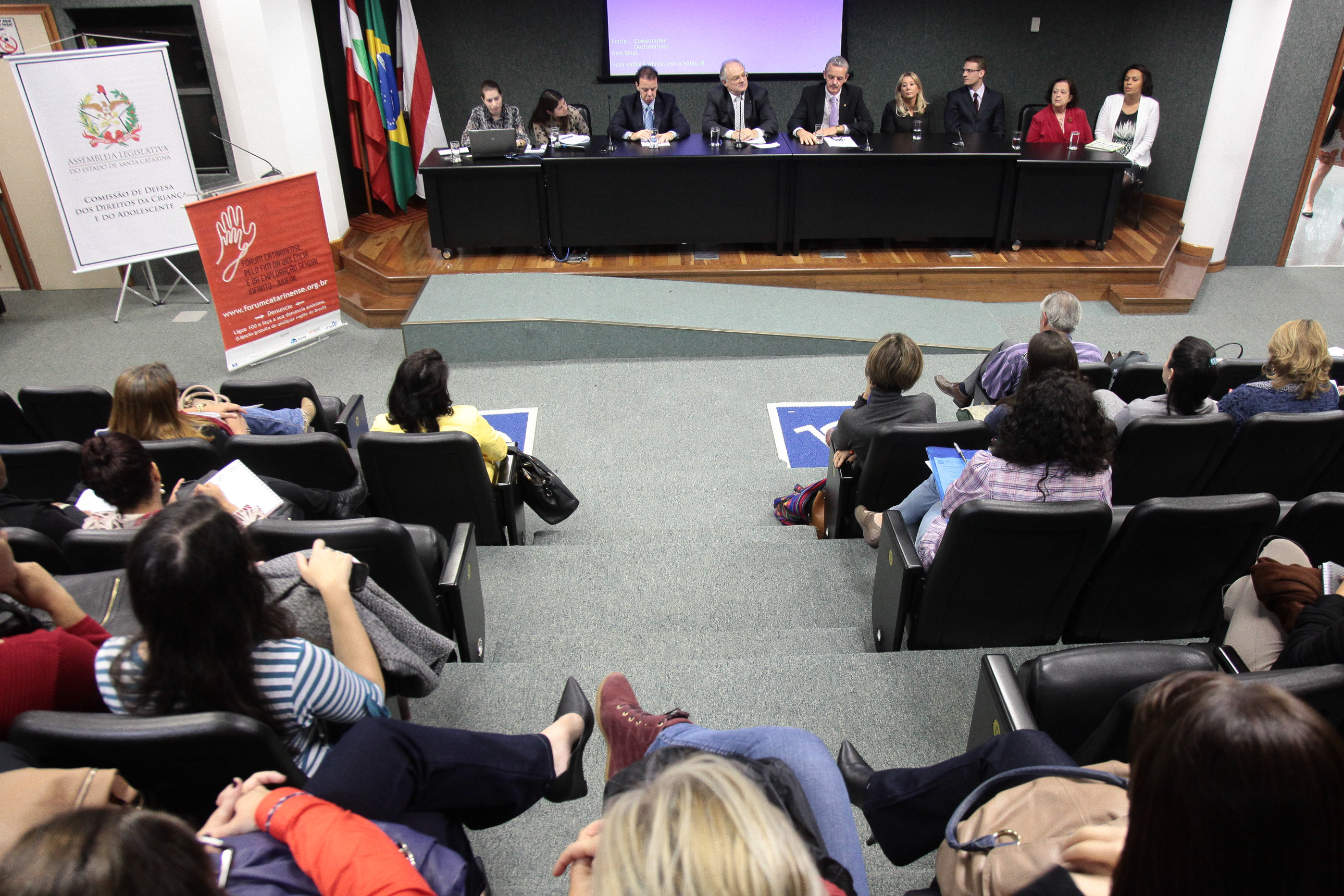 Colóquio estadual sobre o combate da violência sexual de crianças e adolescentes.