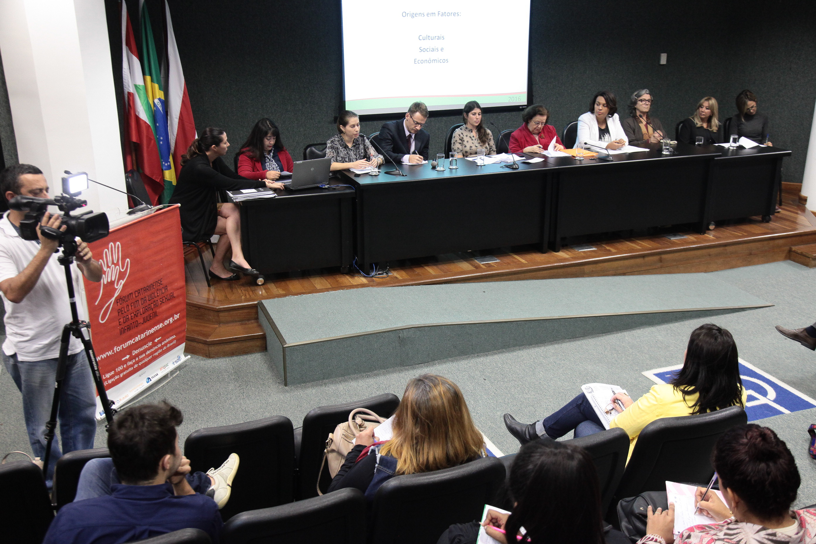 Colóquio estadual sobre o combate da violência sexual de crianças e adolescentes.