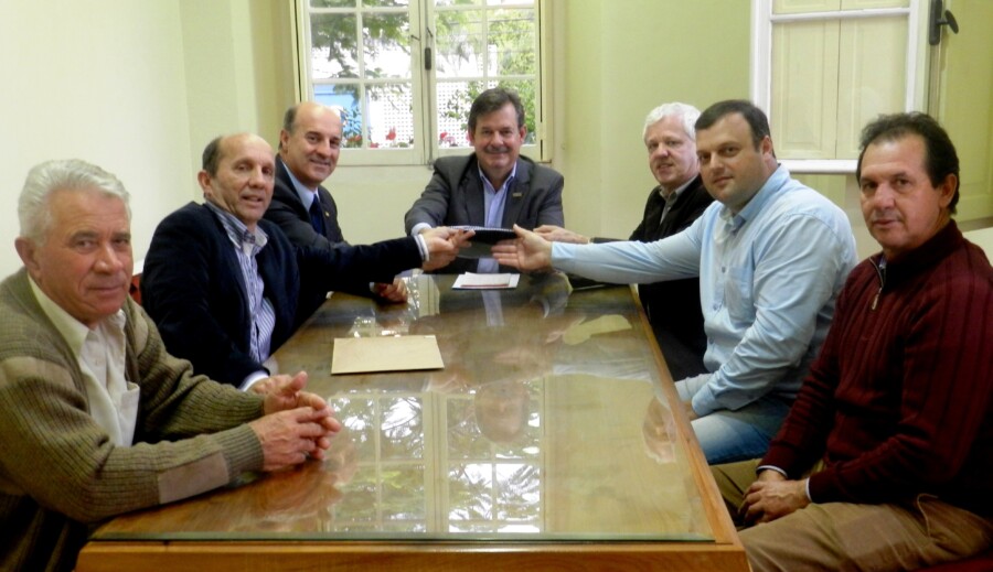 Deputado Zé Milton em reunião no Badesc