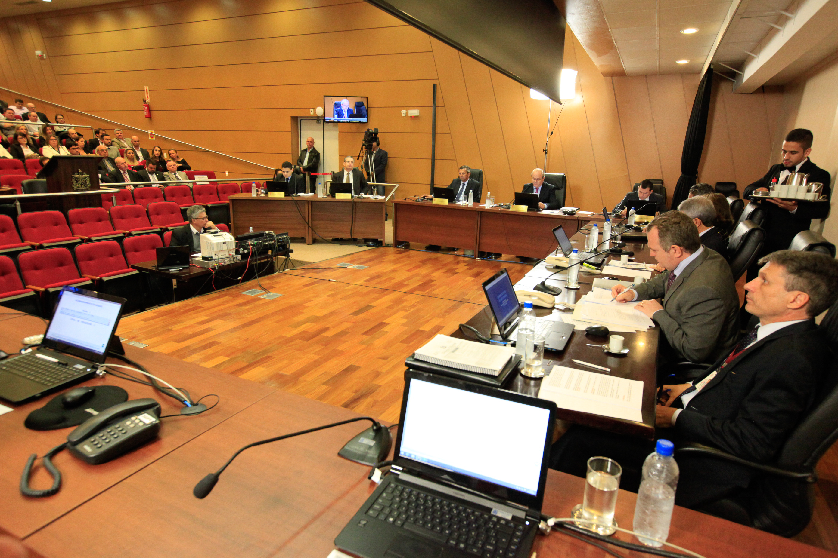 Sessão Extraordinária do Tribunal de Contas do Estado.