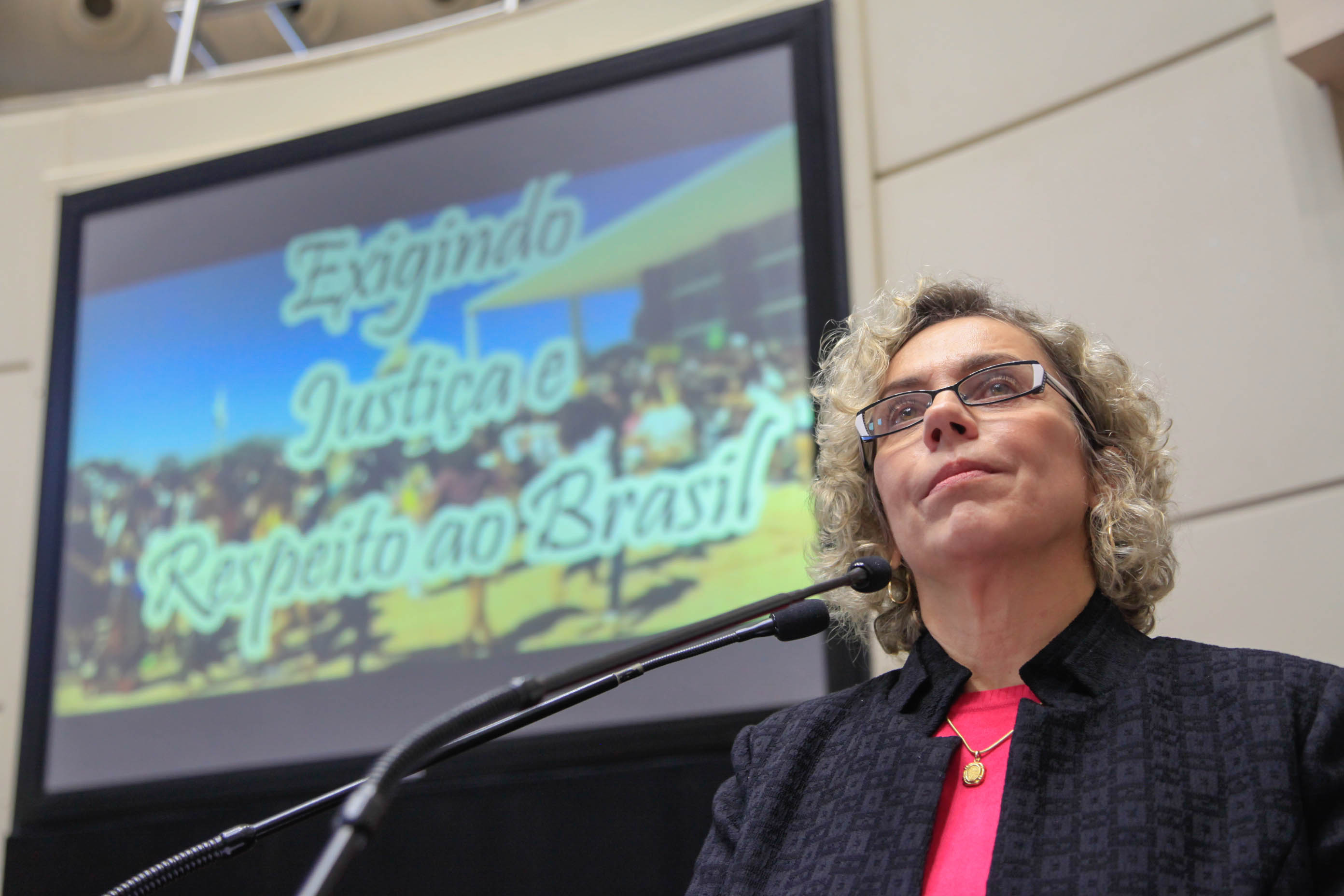 Deputada Ana Paula Lima (PT) em Sessão Ordinária