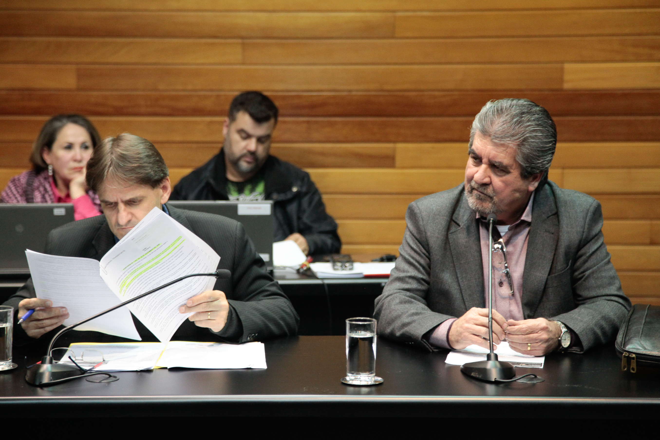 Reunião da Comissão Parlamentar de Inquérito para investigar a falsificação de medicamentos em Santa Catarina.