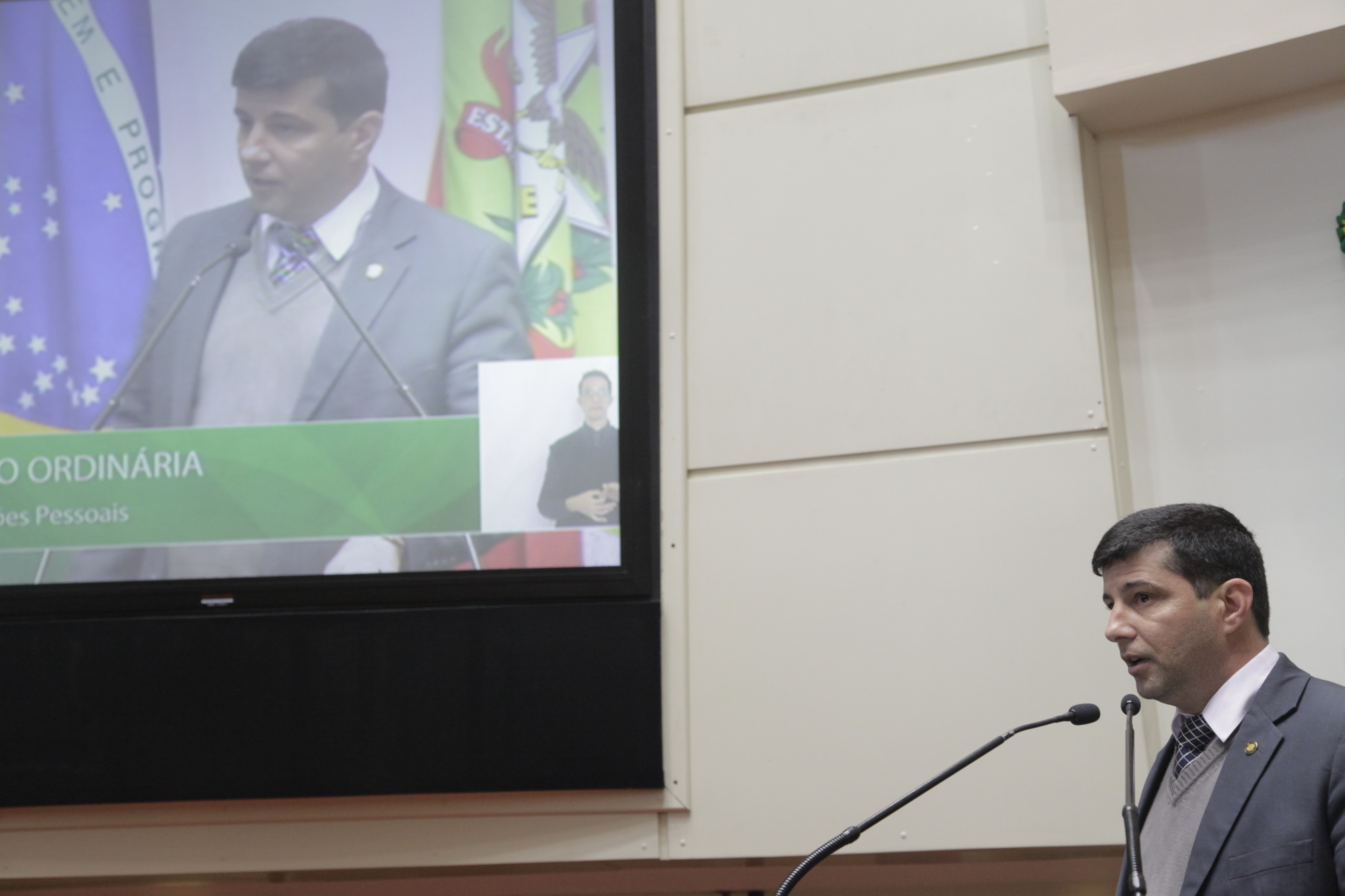 Sessão Ordinária da Assembleia Legislativa do Estado de Santa Catarina. Deputado Fábio Flôr (PP).
