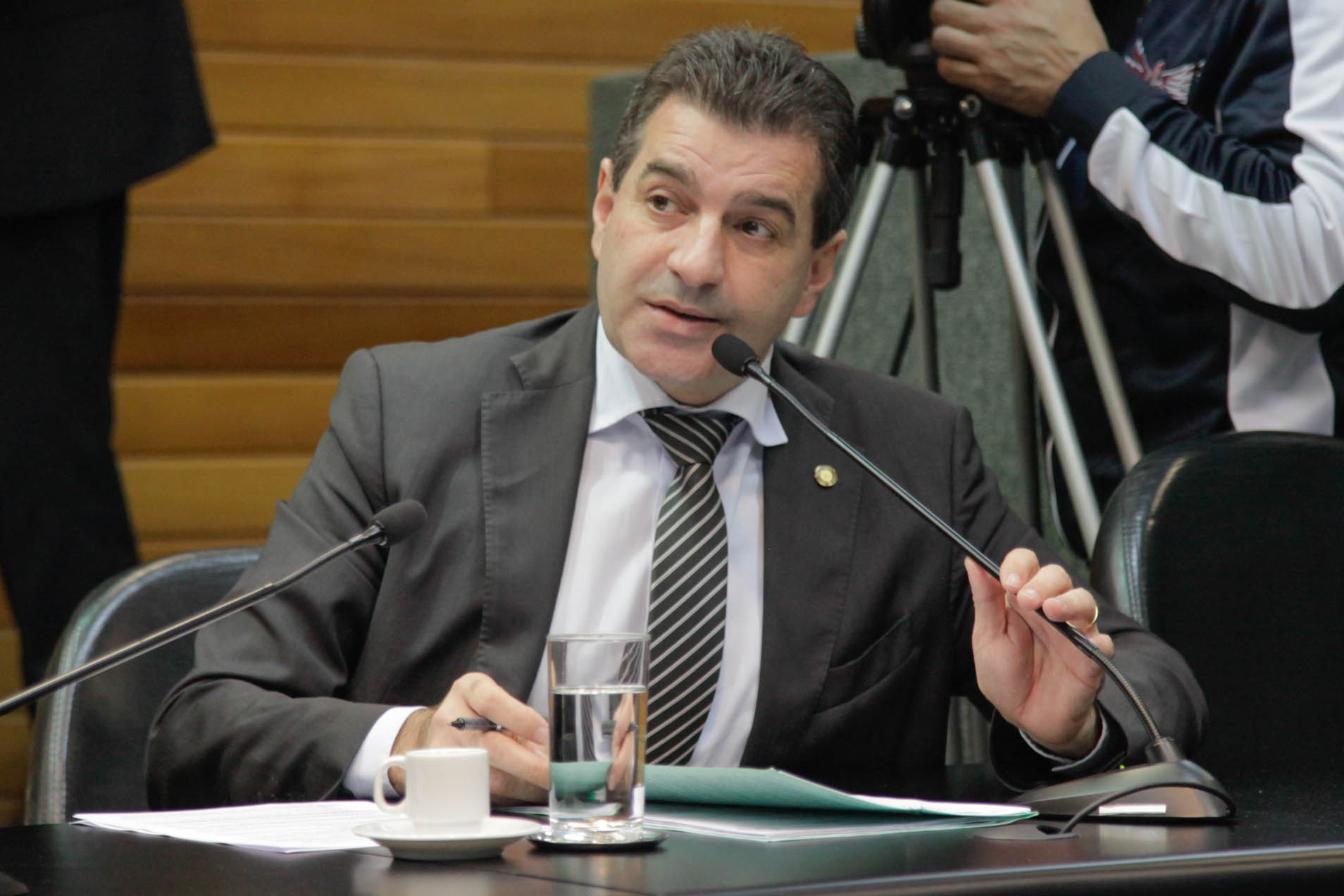 Deputado Valdir Cobalchini (PMDB) em Reunião da Comissão de Constituição e Justiça.