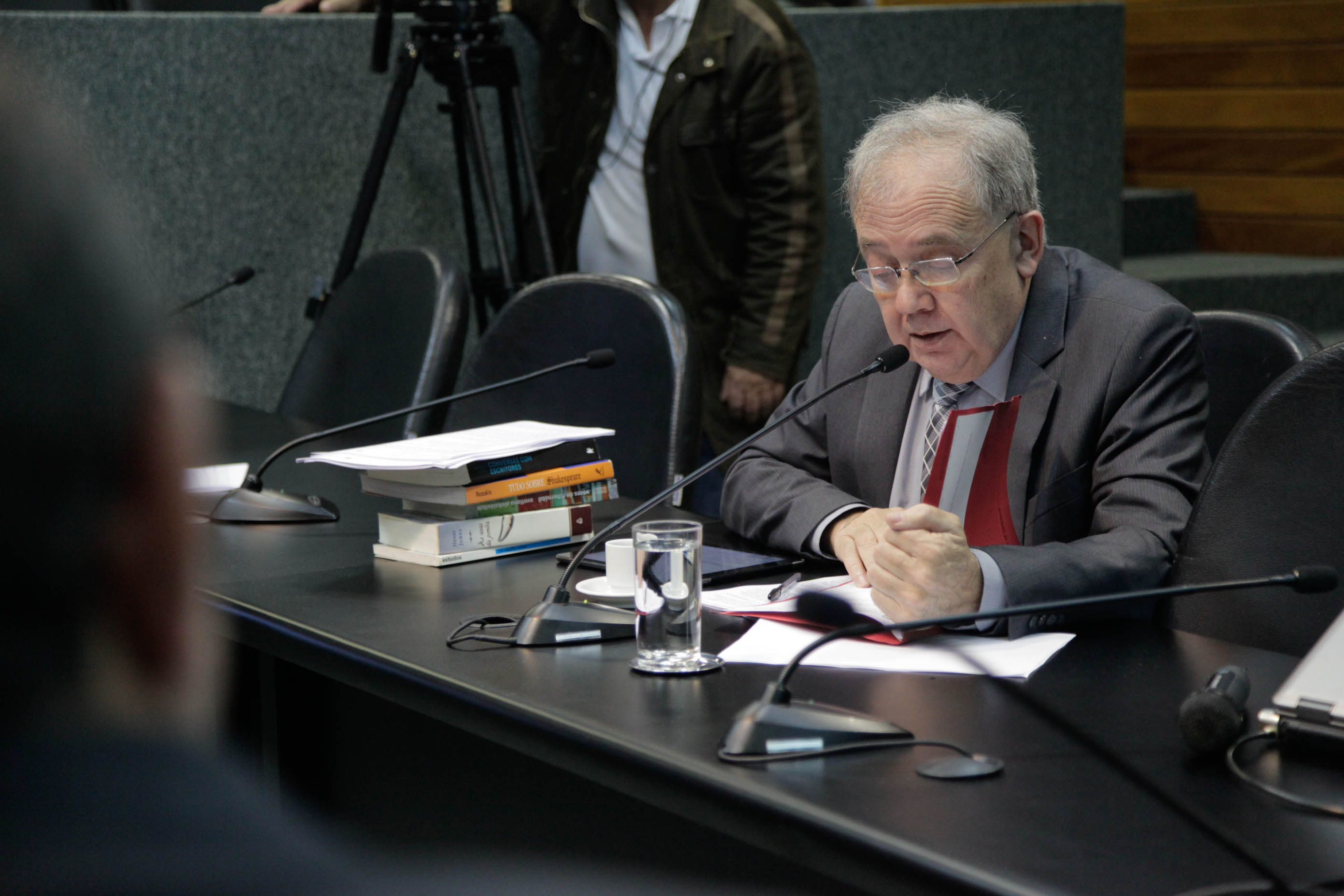 Deputado Fernando Coruja (PMDB) em Comissão de Trabalho, Administração e Serviço Público
