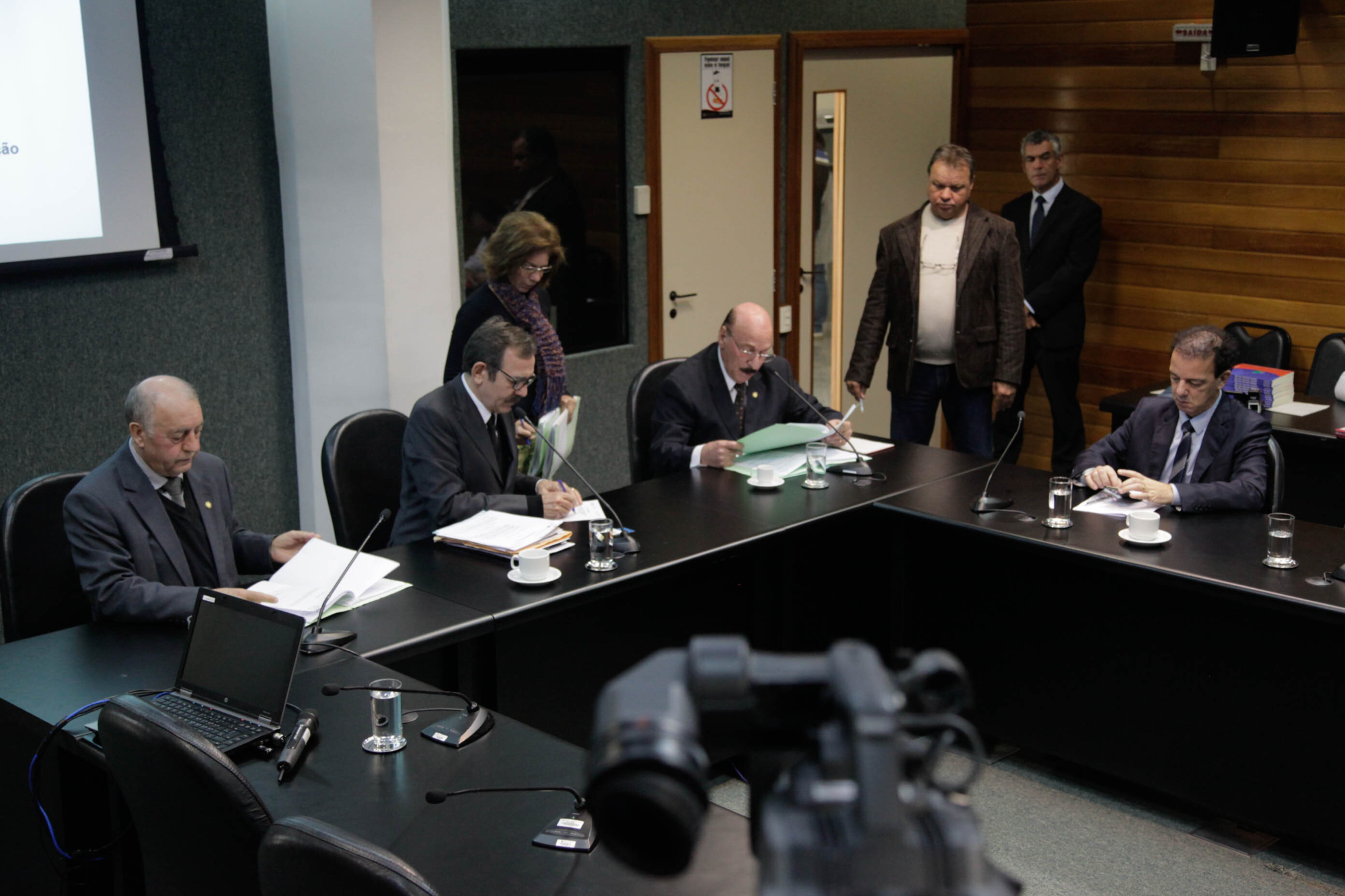 Debate: PEC altera regras na publicação dos atos oficiais de prefeituras e câmaras