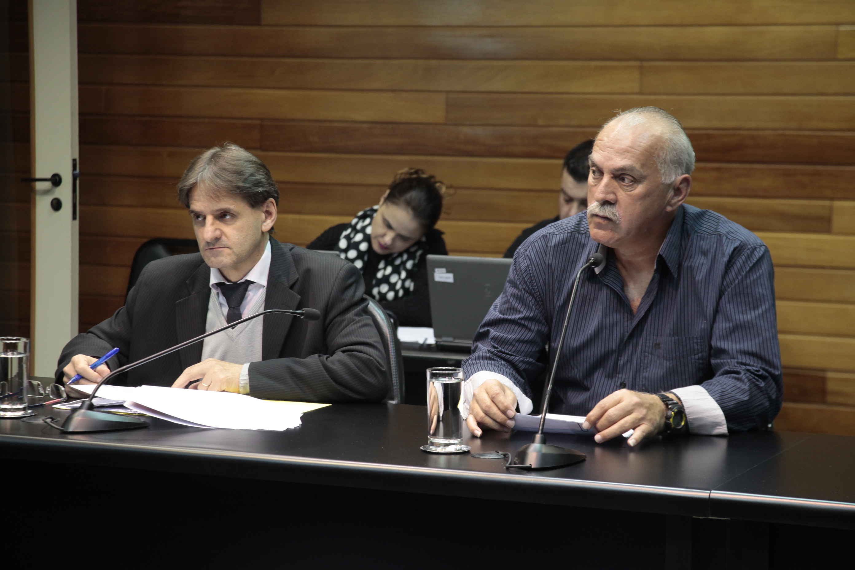 Reunião da Comissão Parlamentar de Inquérito para investigar a falsificação de medicamentos em Santa Catarina.