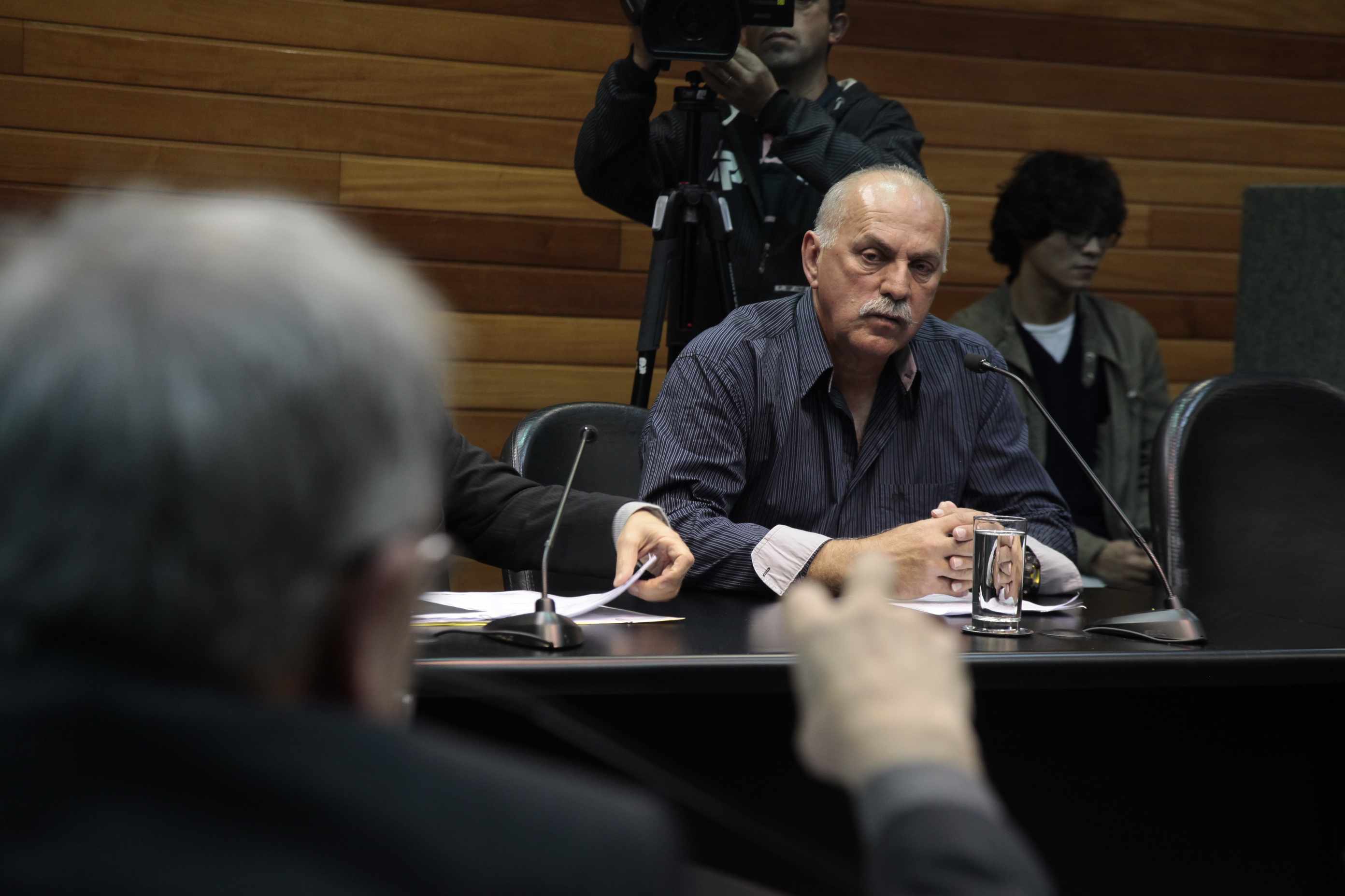 Reunião da Comissão Parlamentar de Inquérito para investigar a falsificação de medicamentos em Santa Catarina.