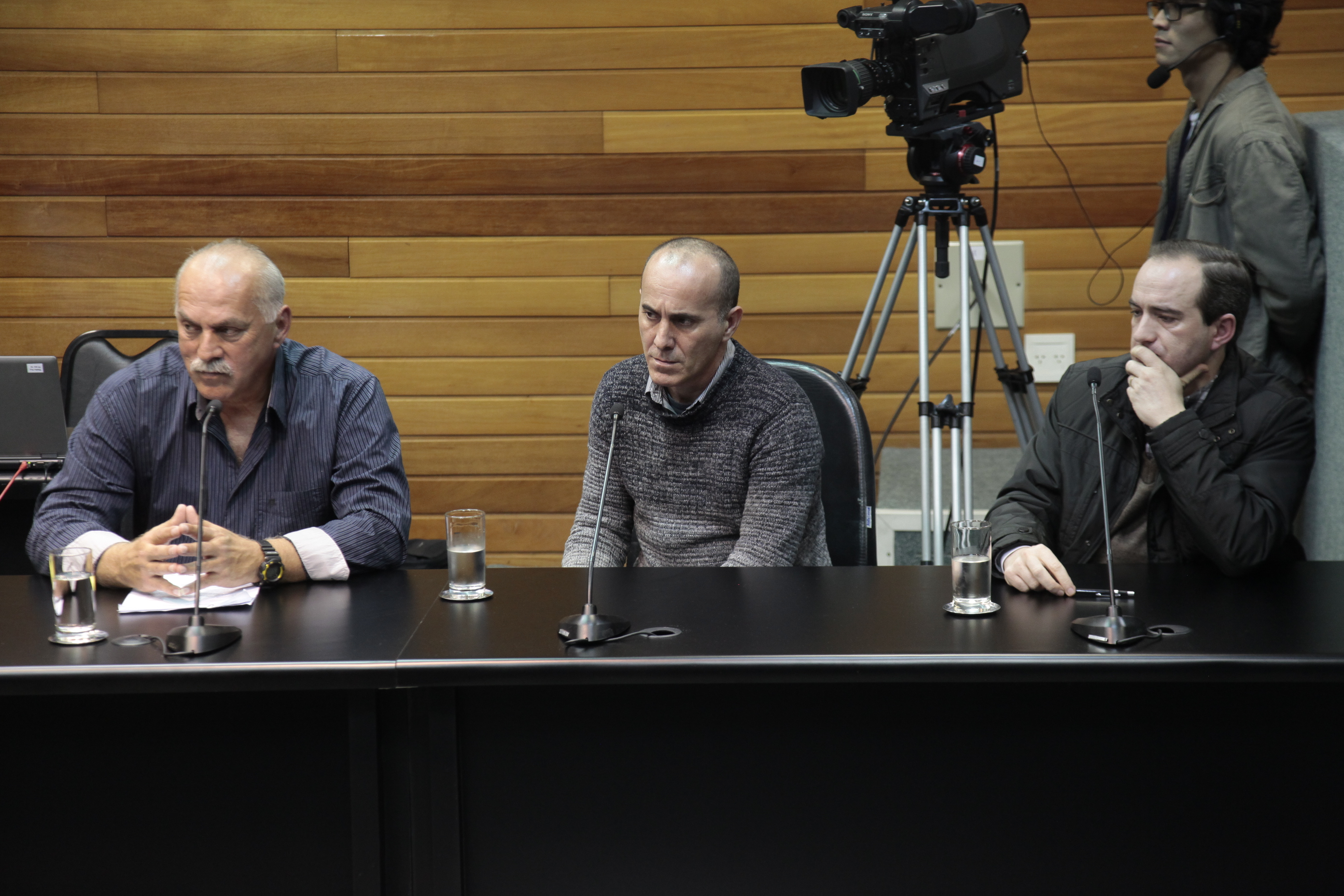 Reunião da Comissão Parlamentar de Inquérito para investigar a falsificação de medicamentos em Santa Catarina.