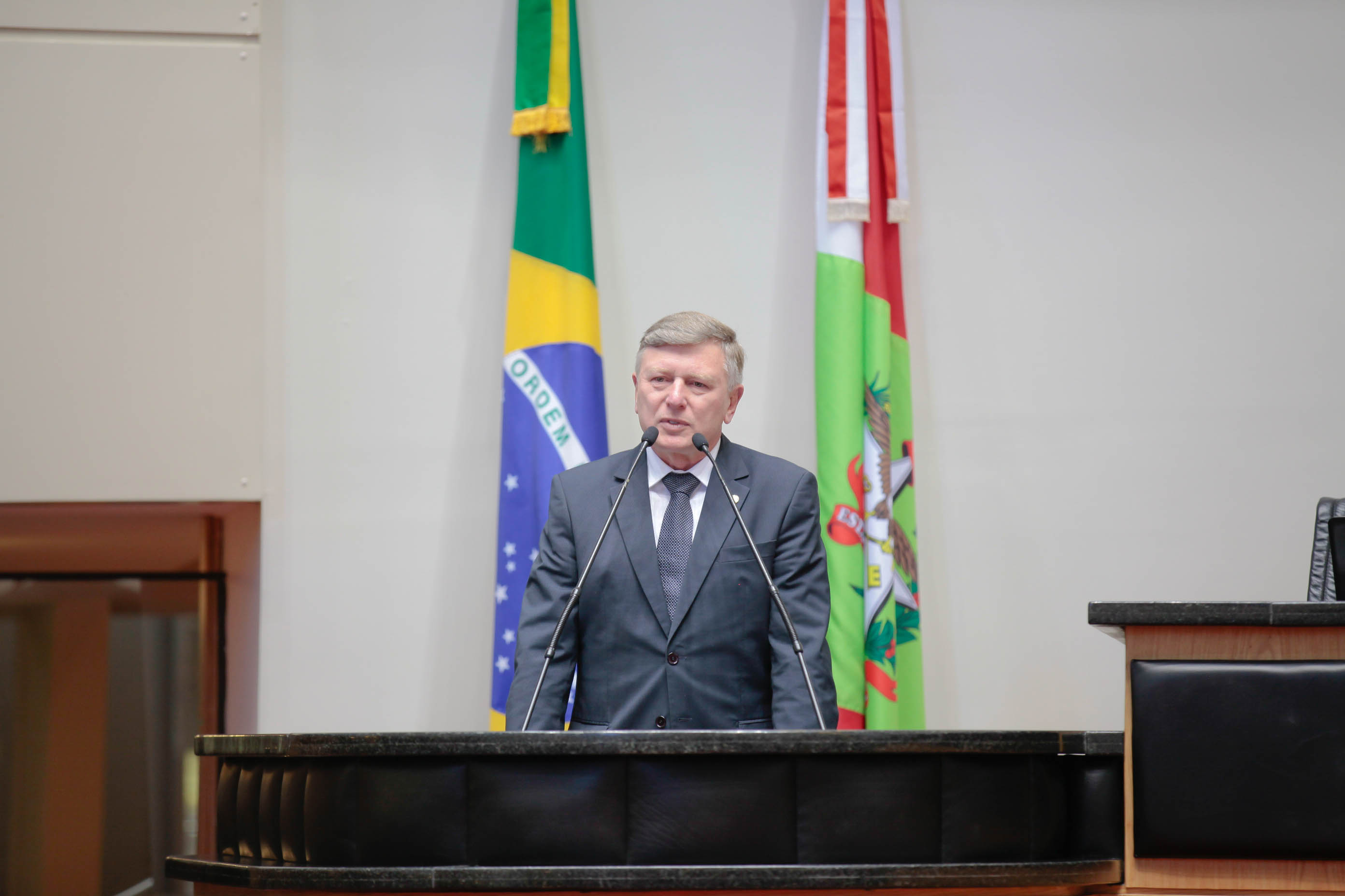 Deputado Milton Hobus (PSD) em Sessão Ordinária