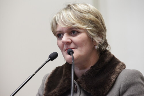 Luciane vai acionar órgãos de defesa das mulheres para não devolver ônibus