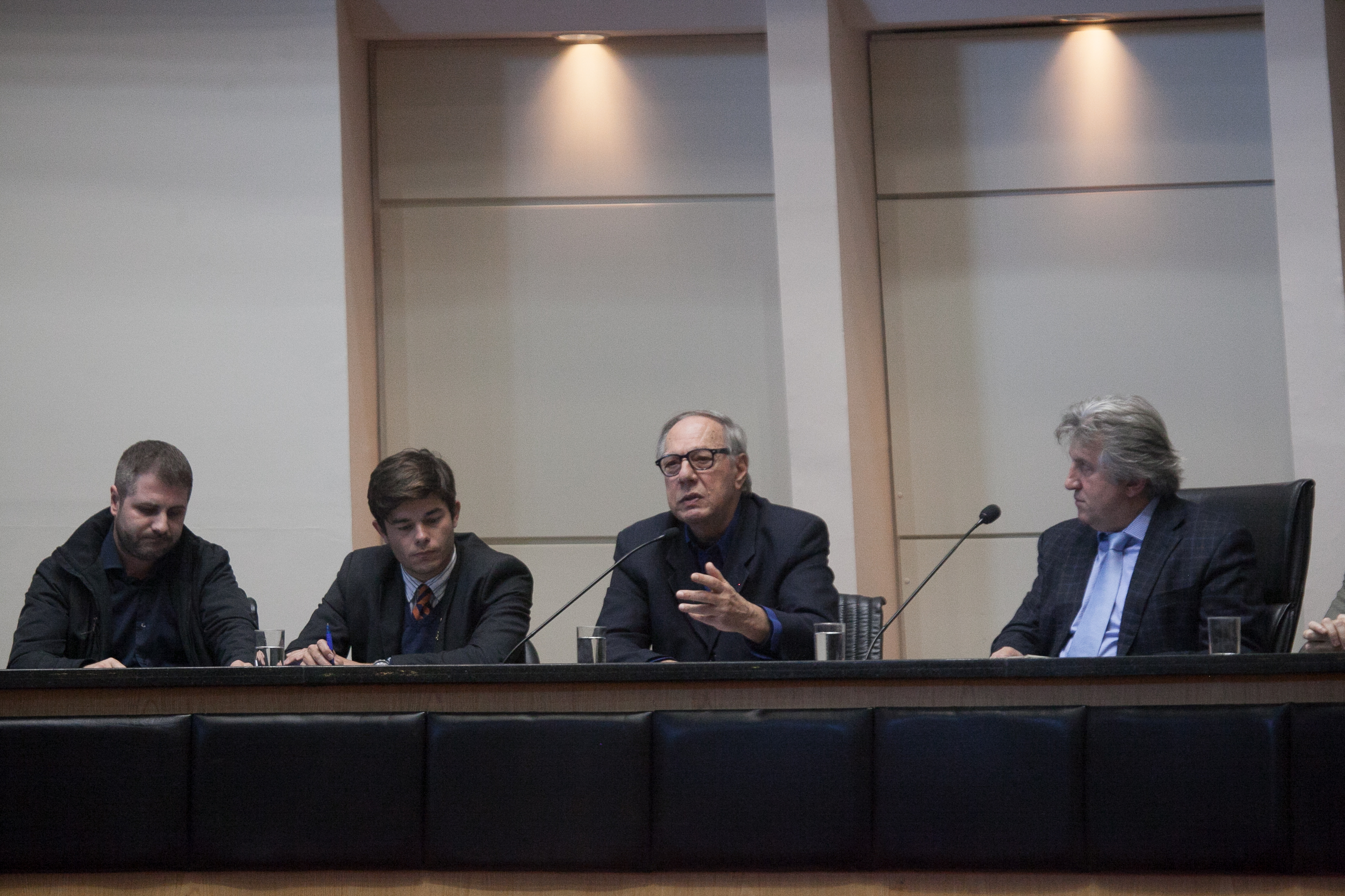 Audiência Publica discute a situação dos Beach Clubs na Praia de Jurerê Internacional.Foto: Miriam Zomer/Agência AL