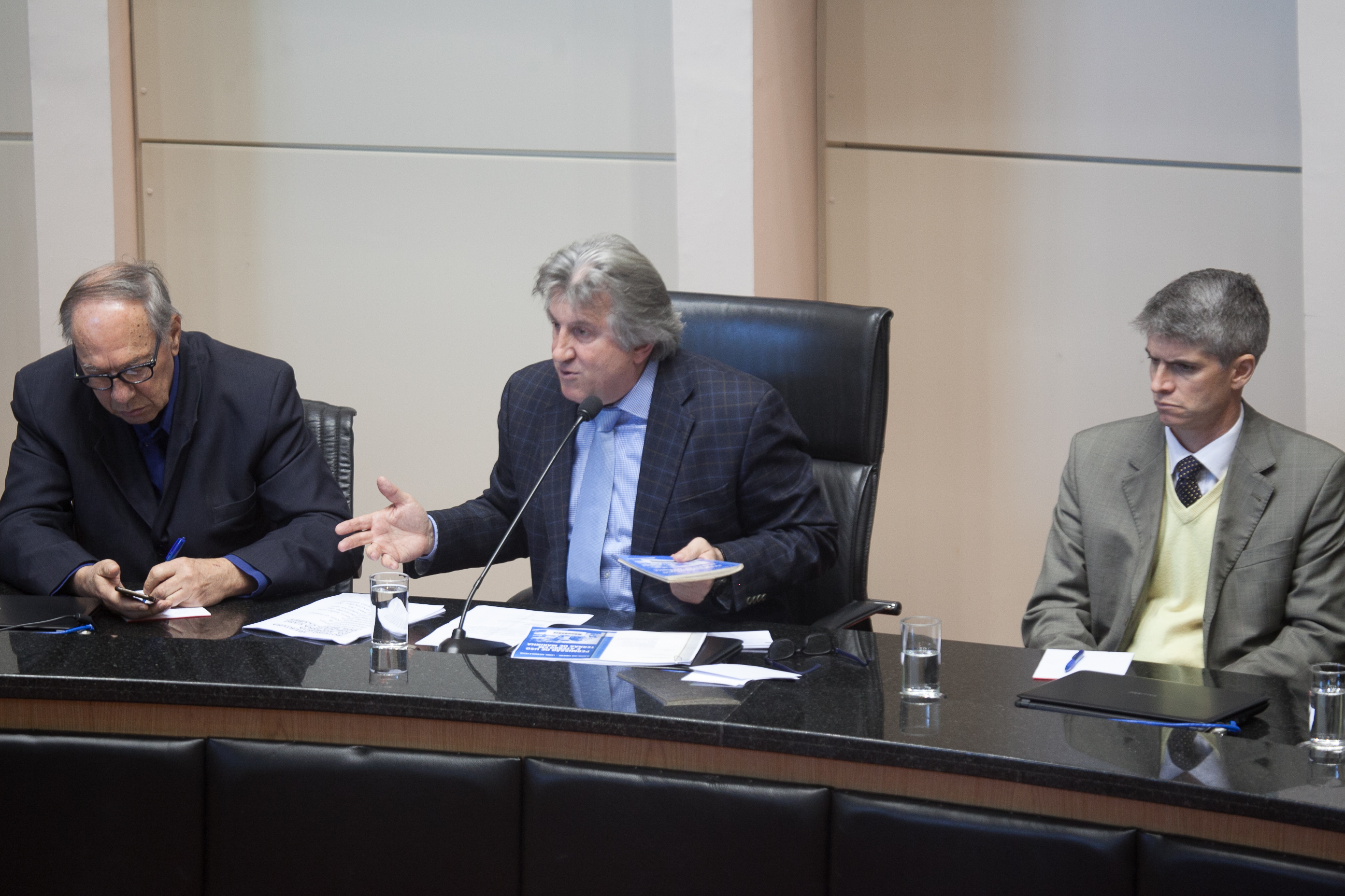 Audiência Publica discute a situação dos Beach Clubs na Praia de Jurerê Internacional.Foto: Miriam Zomer/Agência AL