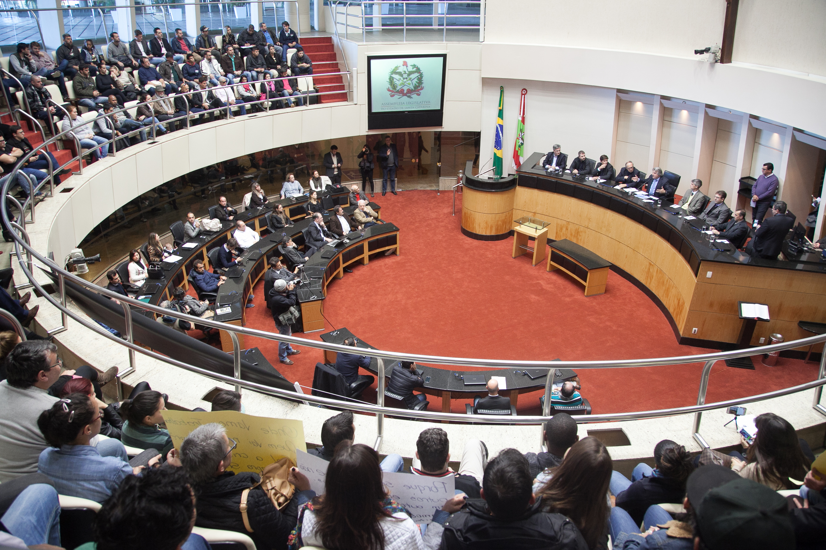 Audiência Publica discute a situação dos Beach Clubs na Praia de Jurerê Internacional.Foto: Miriam Zomer/Agência AL