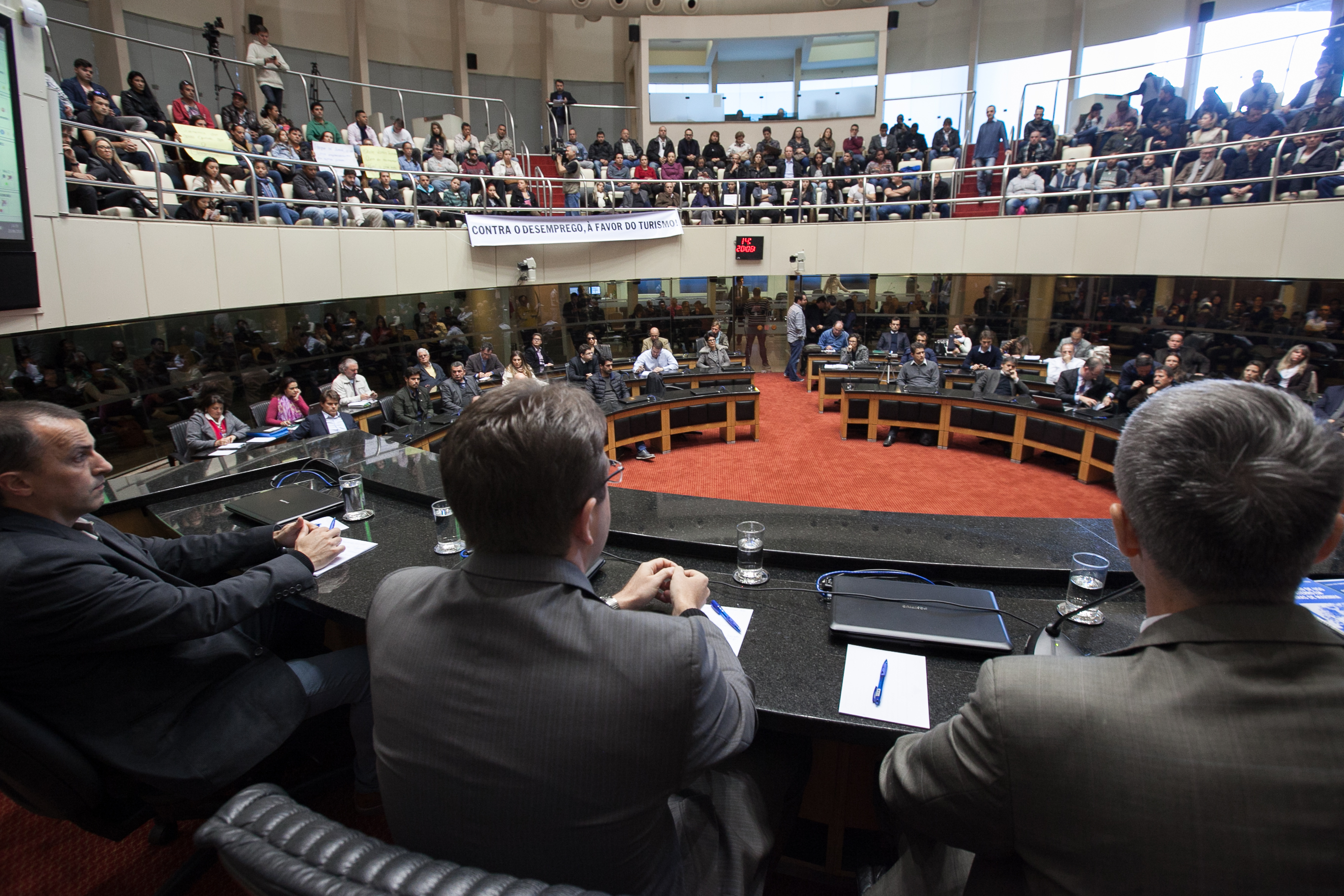Audiência Publica discute a situação dos Beach Clubs na Praia de Jurerê Internacional.Foto: Miriam Zomer/Agência AL