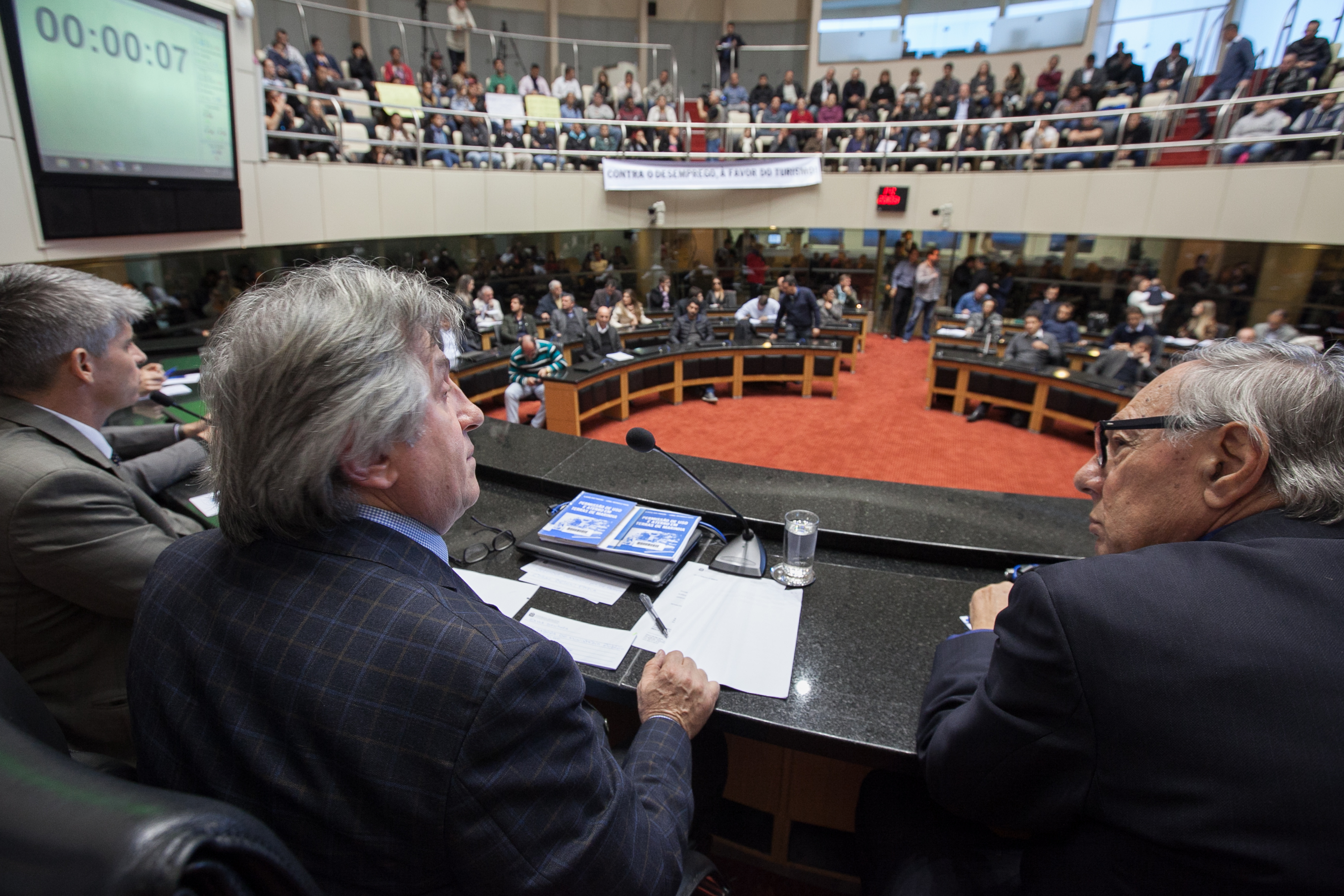 Audiência Publica discute a situação dos Beach Clubs na Praia de Jurerê Internacional.Foto: Miriam Zomer/Agência AL