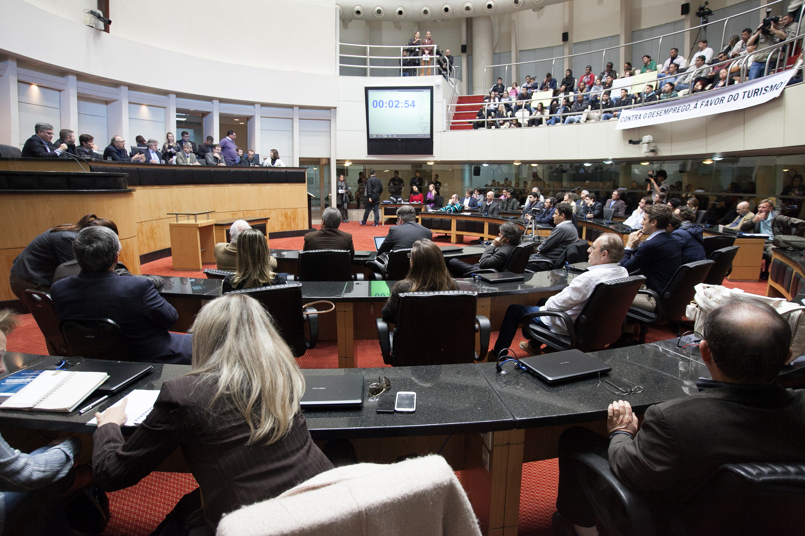 Audiência Publica discute a situação dos Beach Clubs na Praia de Jurerê Internacional.Foto: Miriam Zomer/Agência AL