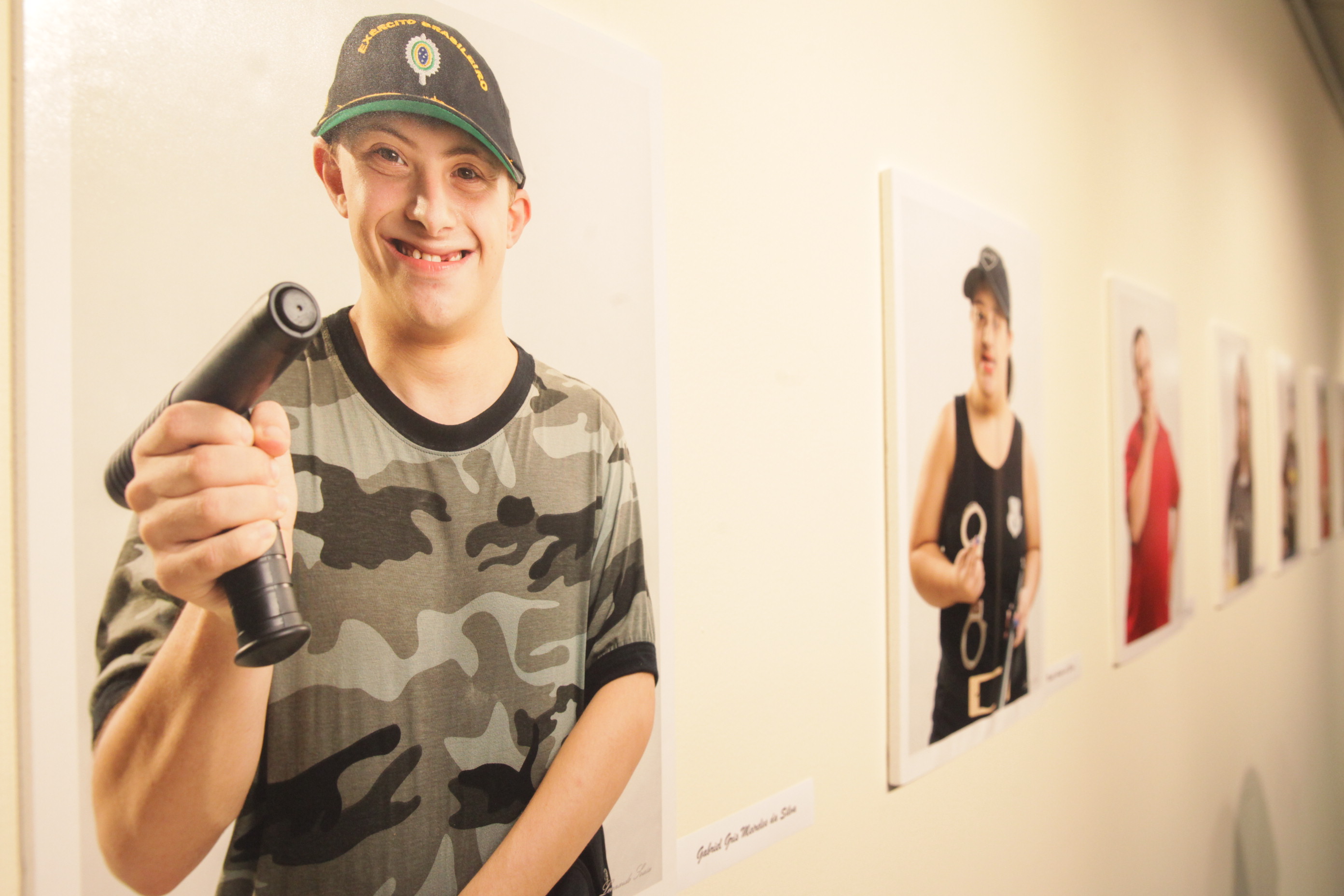 Exposição Síndrome de Down: Inclusão através da Arte, do fotógrafo Leonardo Sousa.