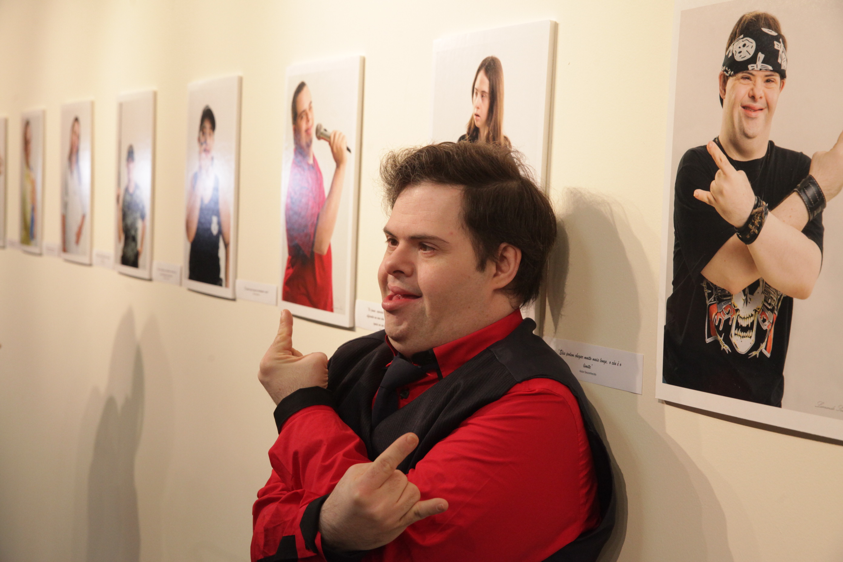 Exposição Síndrome de Down: Inclusão através da Arte, do fotógrafo Leonardo Sousa.