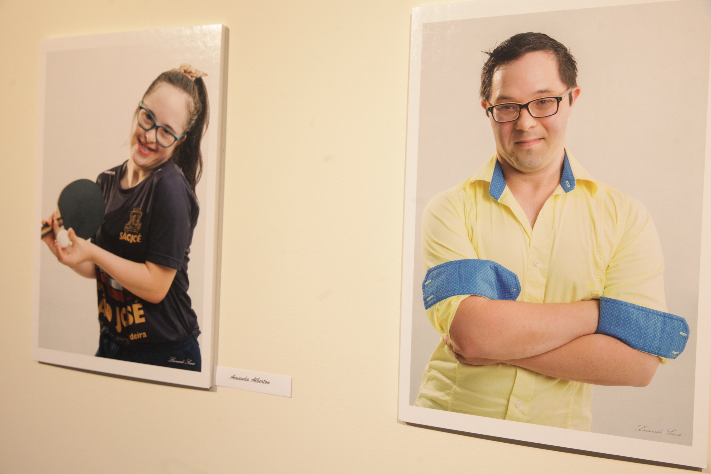 Exposição Síndrome de Down: Inclusão através da Arte, do fotógrafo Leonardo Sousa.