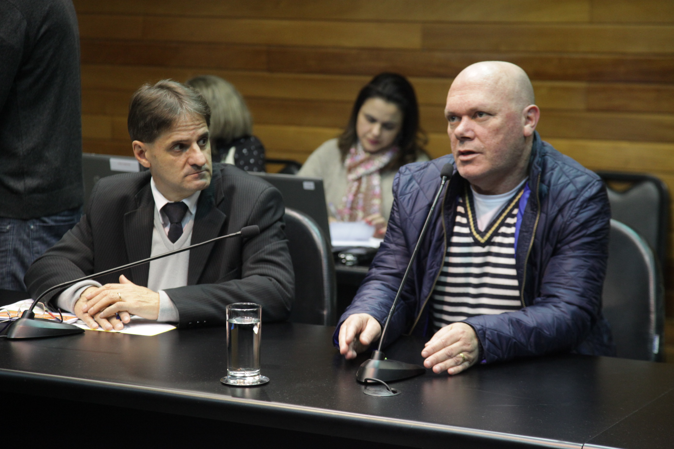 Reunião da Comissão Parlamentar de Inquérito para investigar a falsificação de medicamentos em Santa Catarina.
