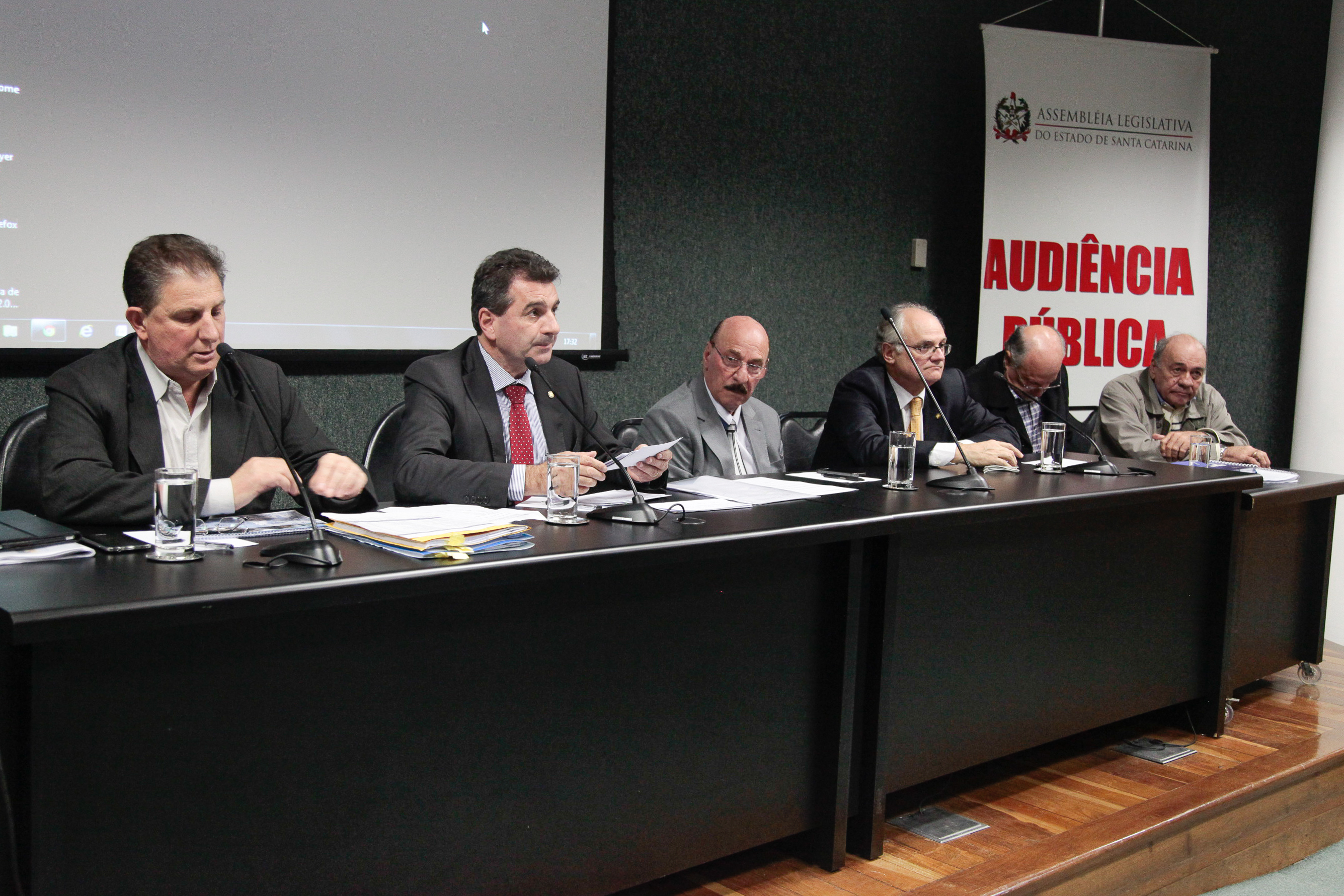 Audiência Pública promovida pela Comissão de Transportes.