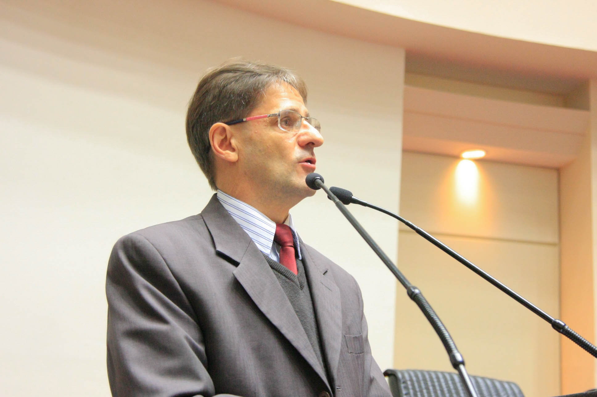 Deputado Neodi Saretta (PT) em Sessão Ordinária