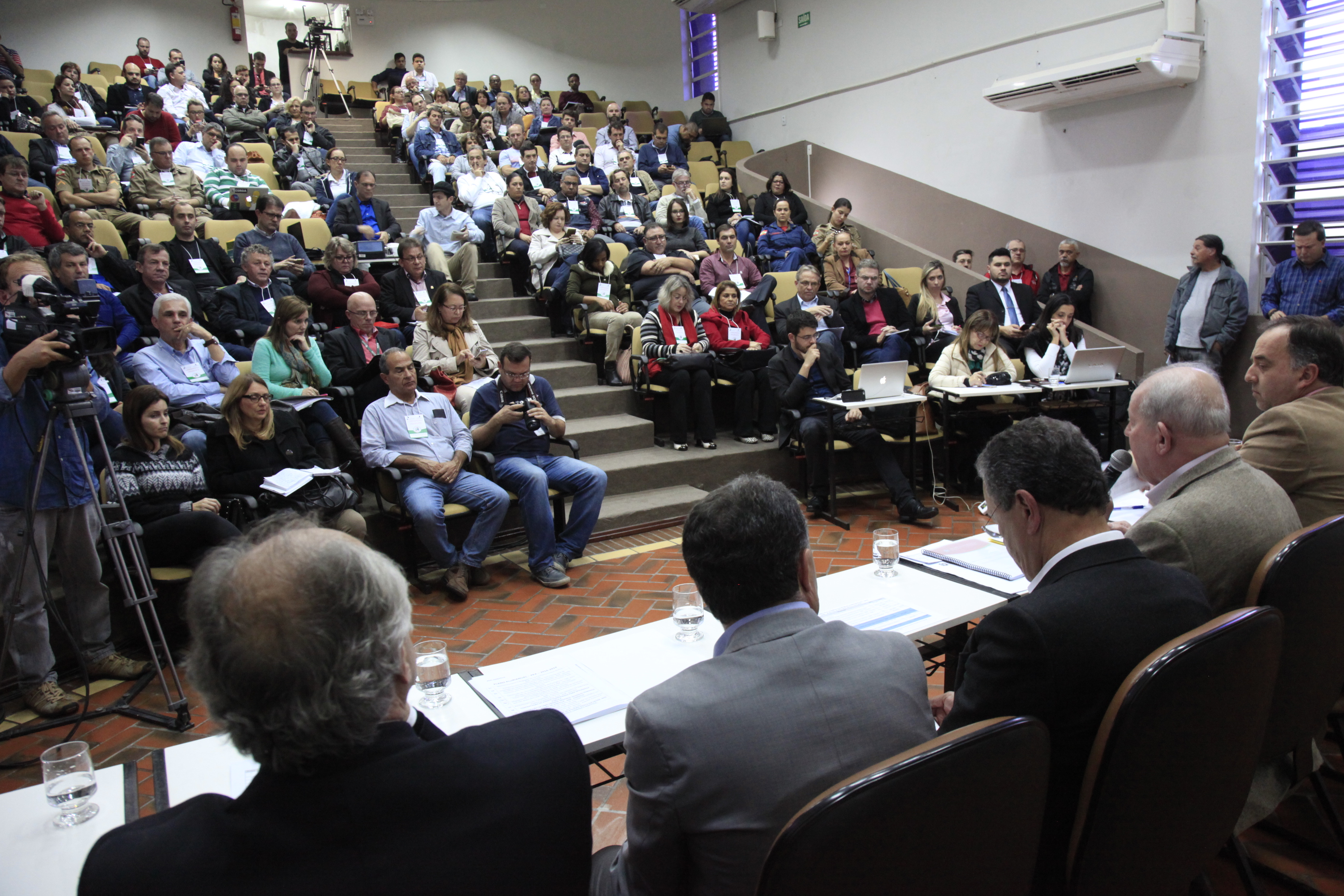 Audiência Pública Regional - Lei de Diretrizes Orçamentárias (LDO) 2016 para a Lei Orçamentária Anual (LOA) 2017 - Joinville/SC.