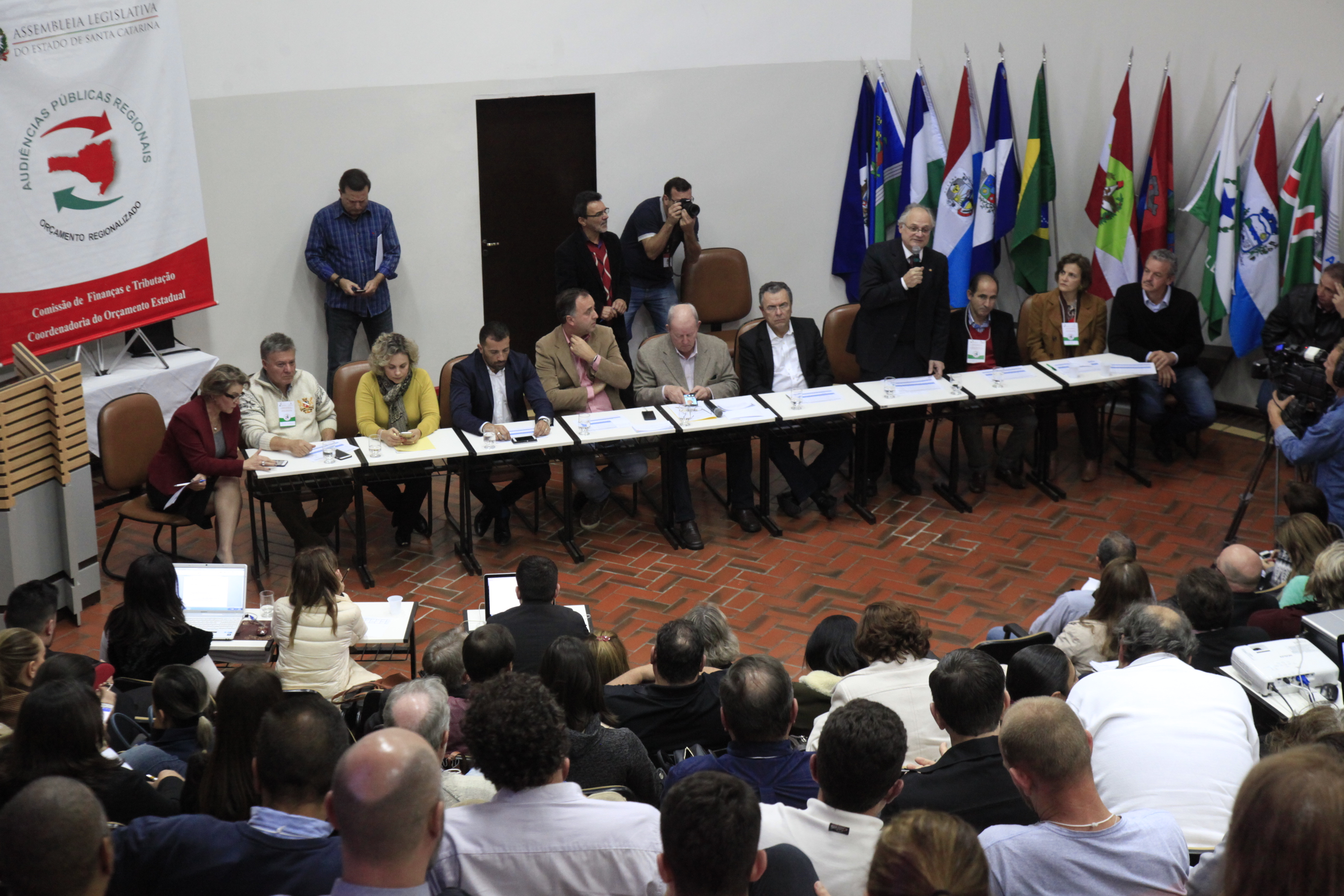 Audiência Pública Regional - Lei de Diretrizes Orçamentárias (LDO) 2016 para a Lei Orçamentária Anual (LOA) 2017 - Joinville/SC.