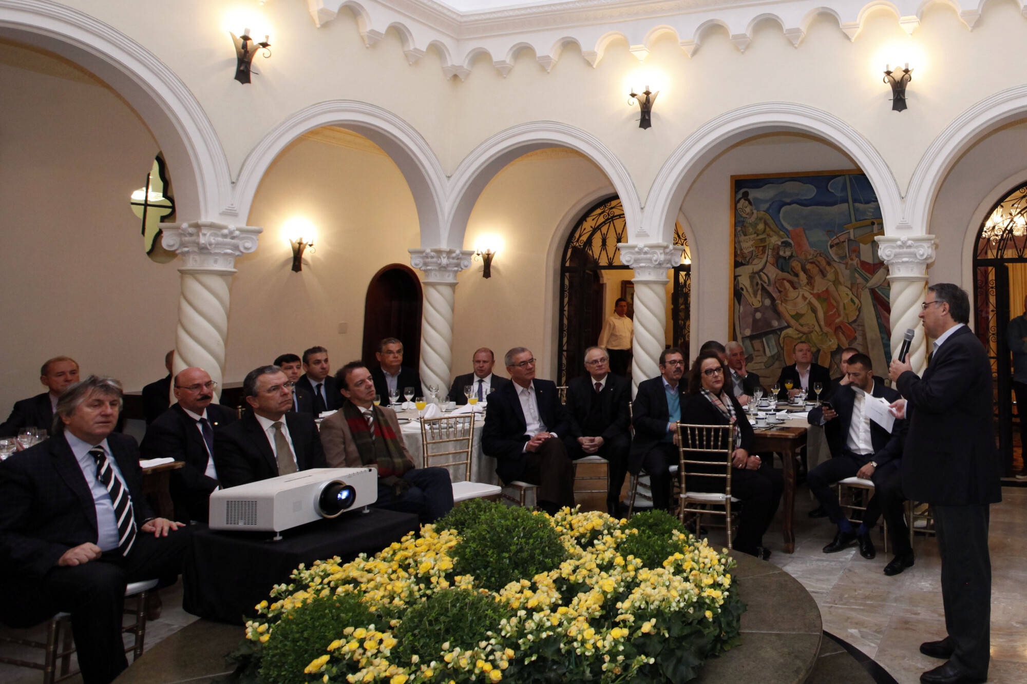 Governo explica aos deputados os termos da renegociação da dívida