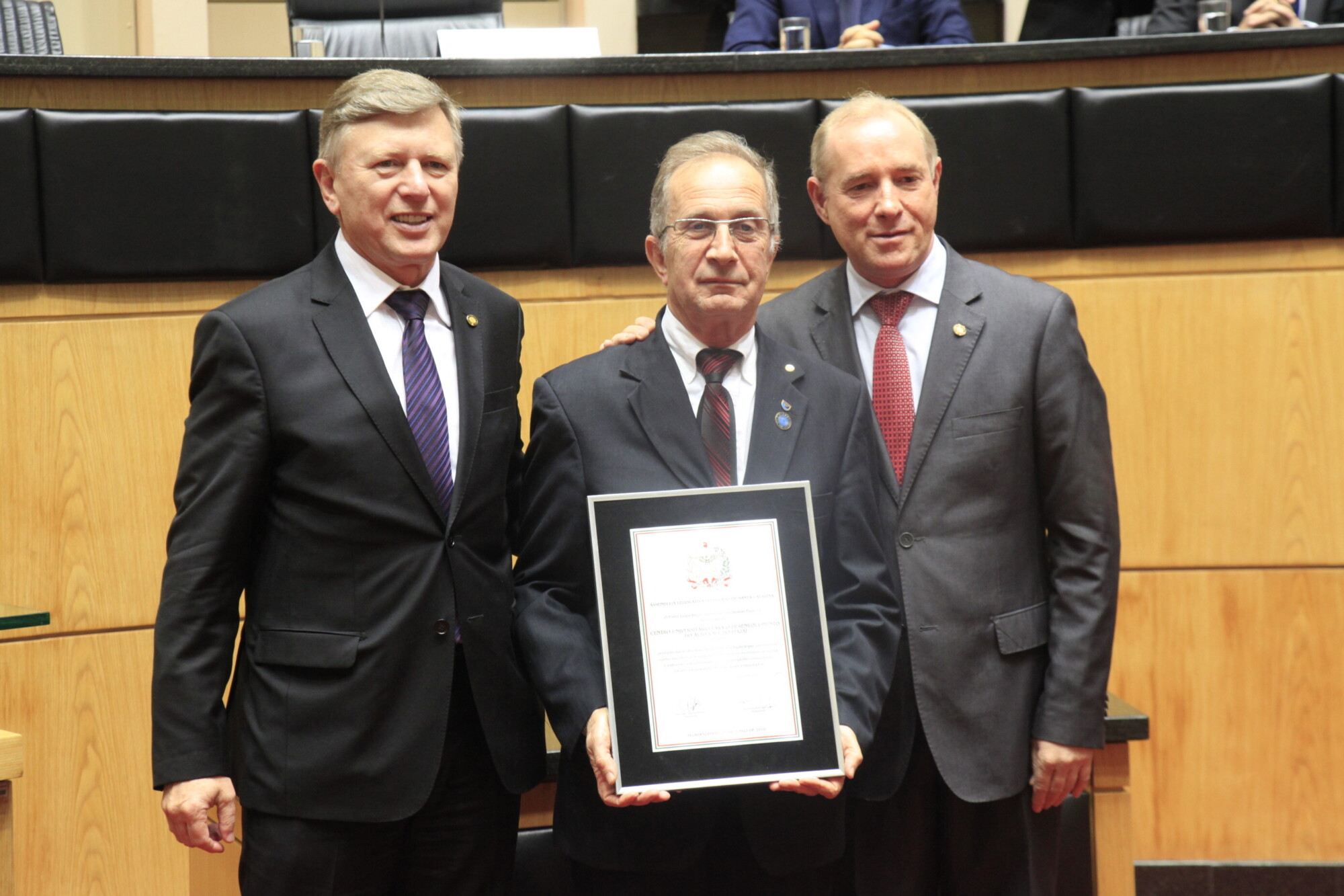 Noite de homenagens na Alesc marca os 50 anos de fundação da Unidavi