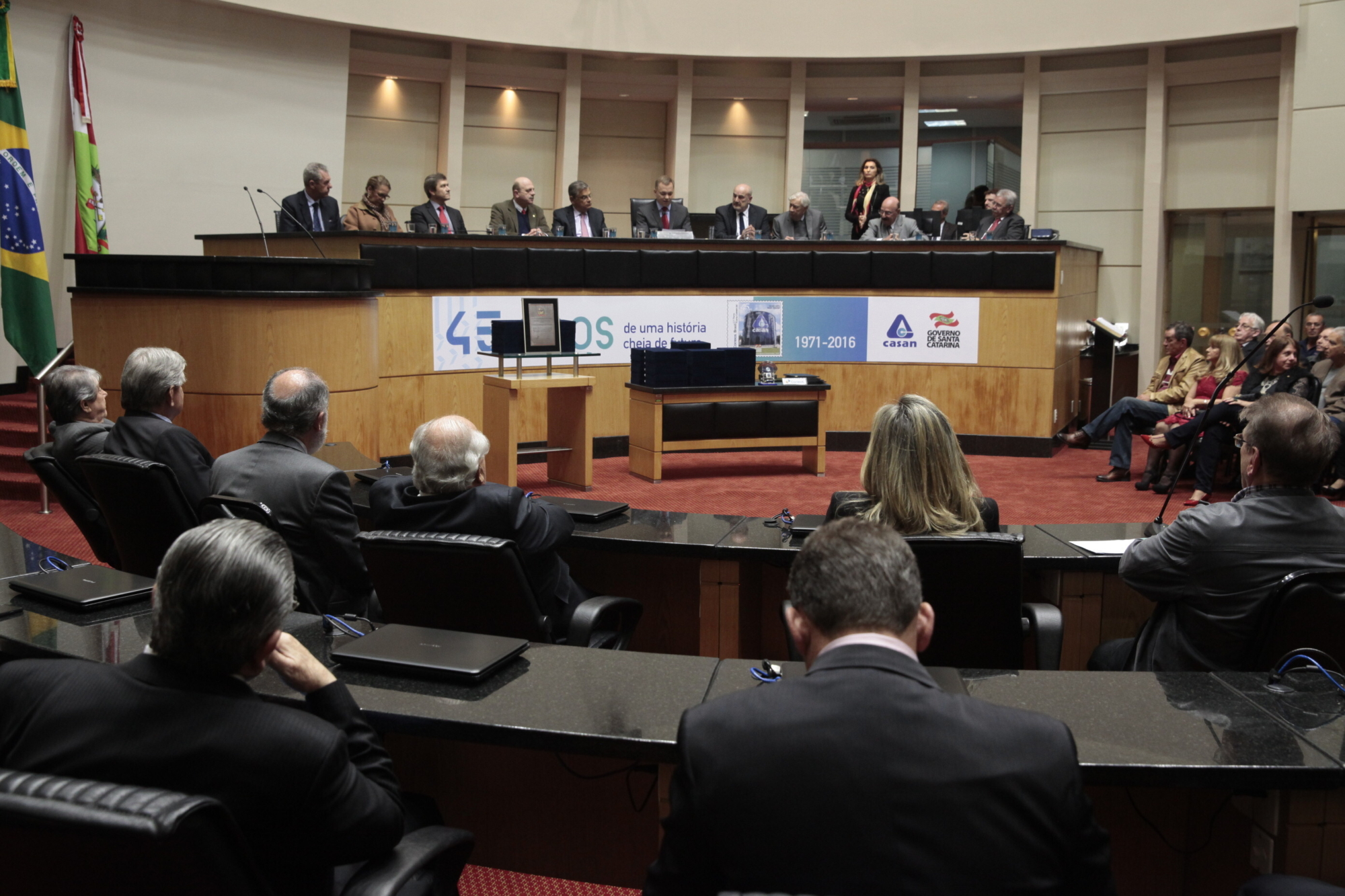 Parlamento celebra 45 anos da Casan