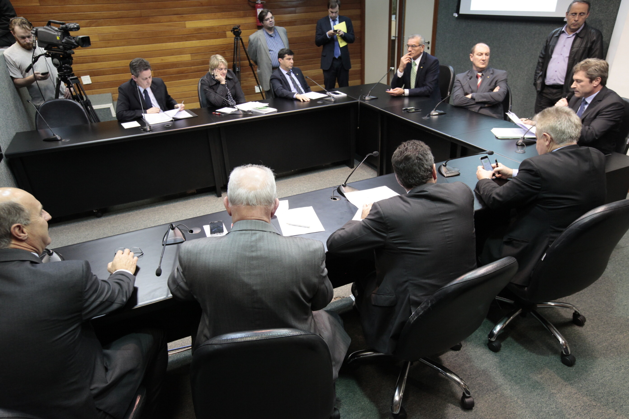 CCJ adia para próxima semana votação do PL que cria fundo para hospitais