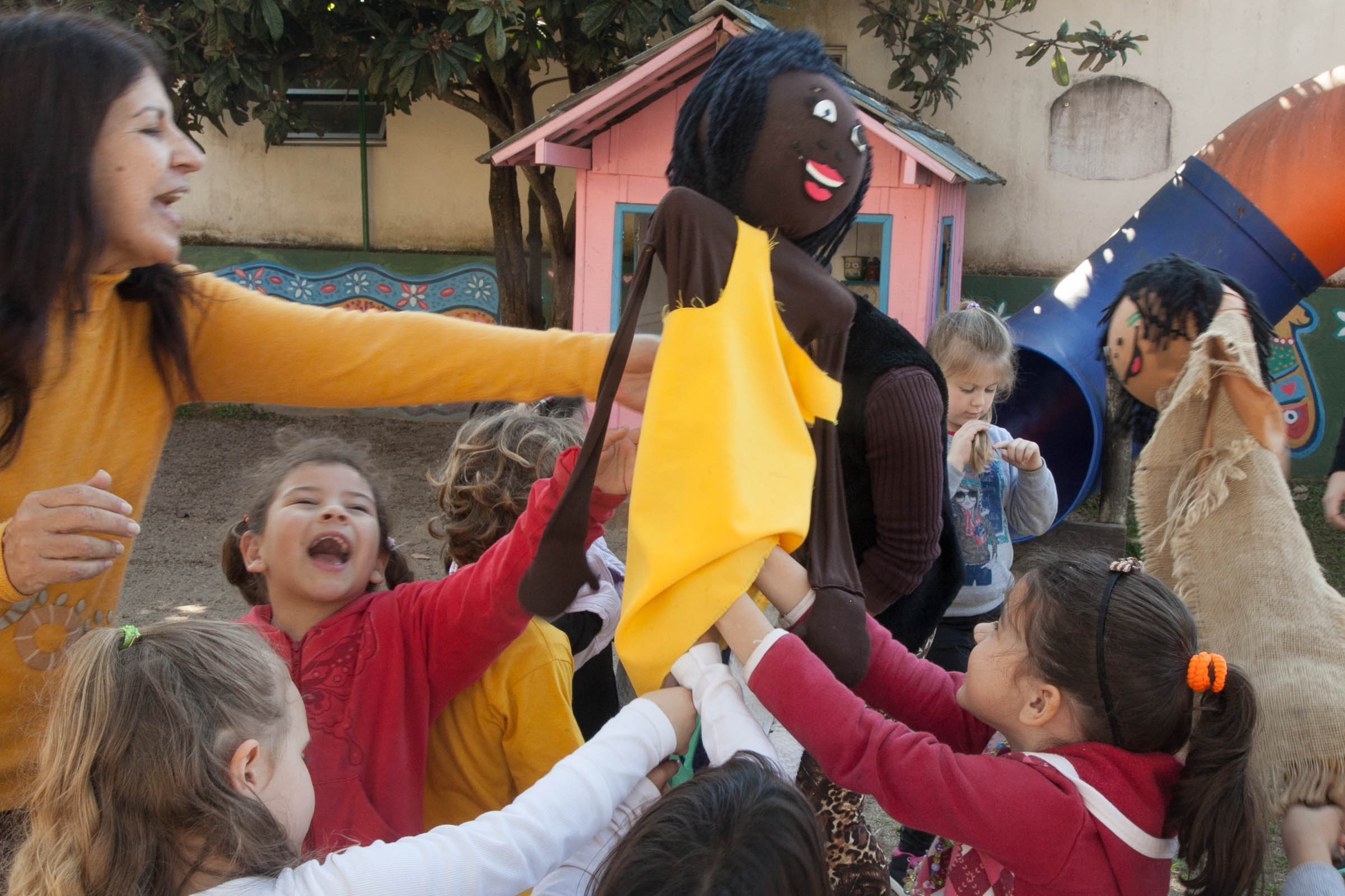 Creche ensina a história local através da música.