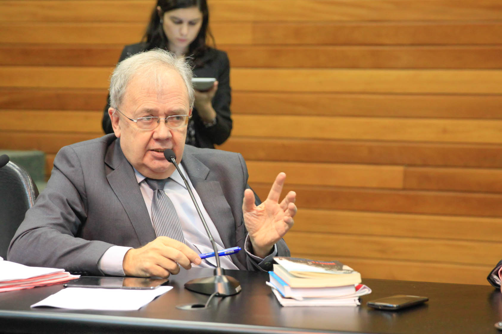 Deputado Fernando Coruja (PMDB) em Comisâo de Trabalho, Administração e Serviço Público